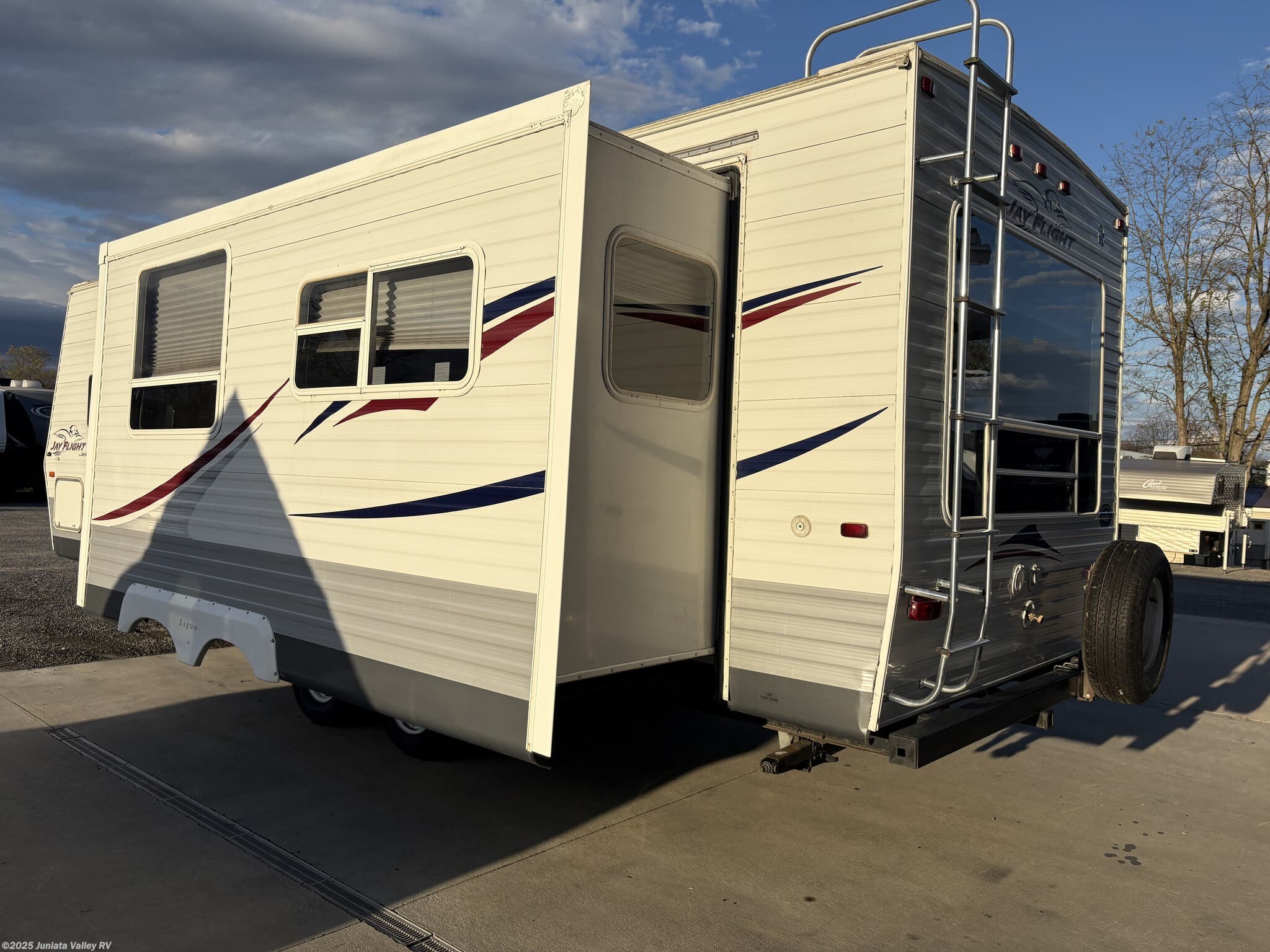 Used 2007 Jayco Jay Flight 28RLS available in Mifflintown, Pennsylvania