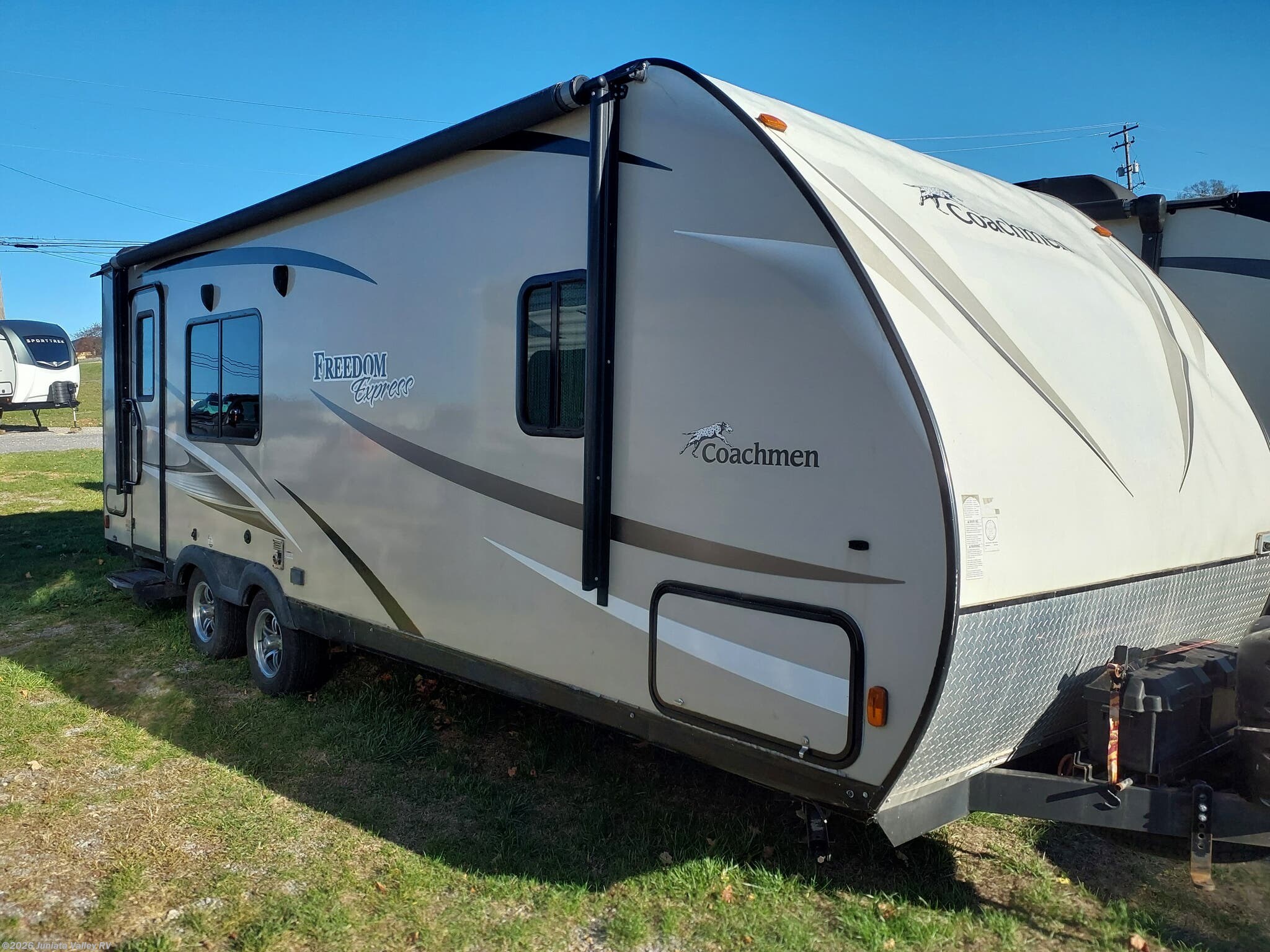 2016 Coachmen Freedom Express 246RKS - Used Travel Trailer For Sale by Juniata Valley RV in Mifflintown, Pennsylvania features Enclosed Water Tank, Toilet, Detachable Power Cord, Spare Tire Kit, Booth Dinette