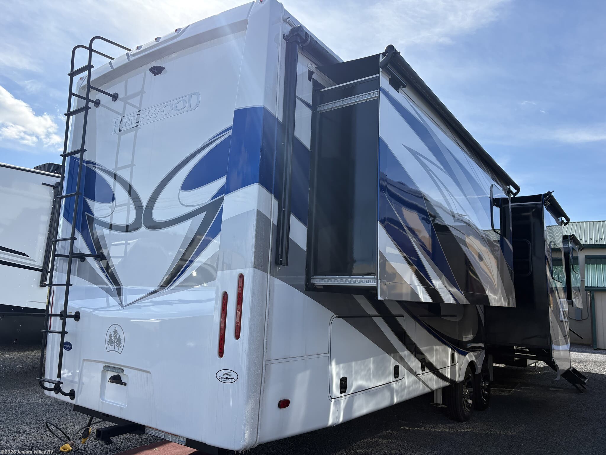 New 2024 CrossRoads Redwood RW4200FL available in Mifflintown, Pennsylvania