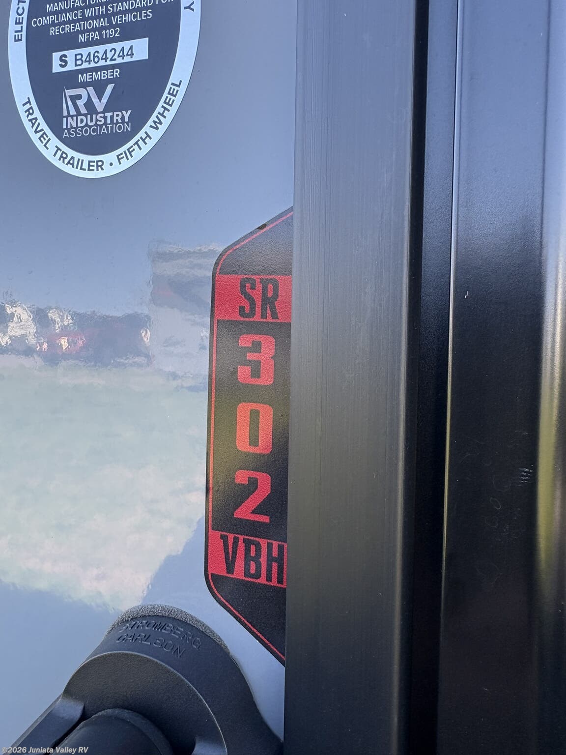 2026 Venture RV Stratus SR302VBH - New Travel Trailer For Sale by Juniata Valley RV in Mifflintown, Pennsylvania features PVC Roof, Refrigerator, Power Awning, Dinette, TV