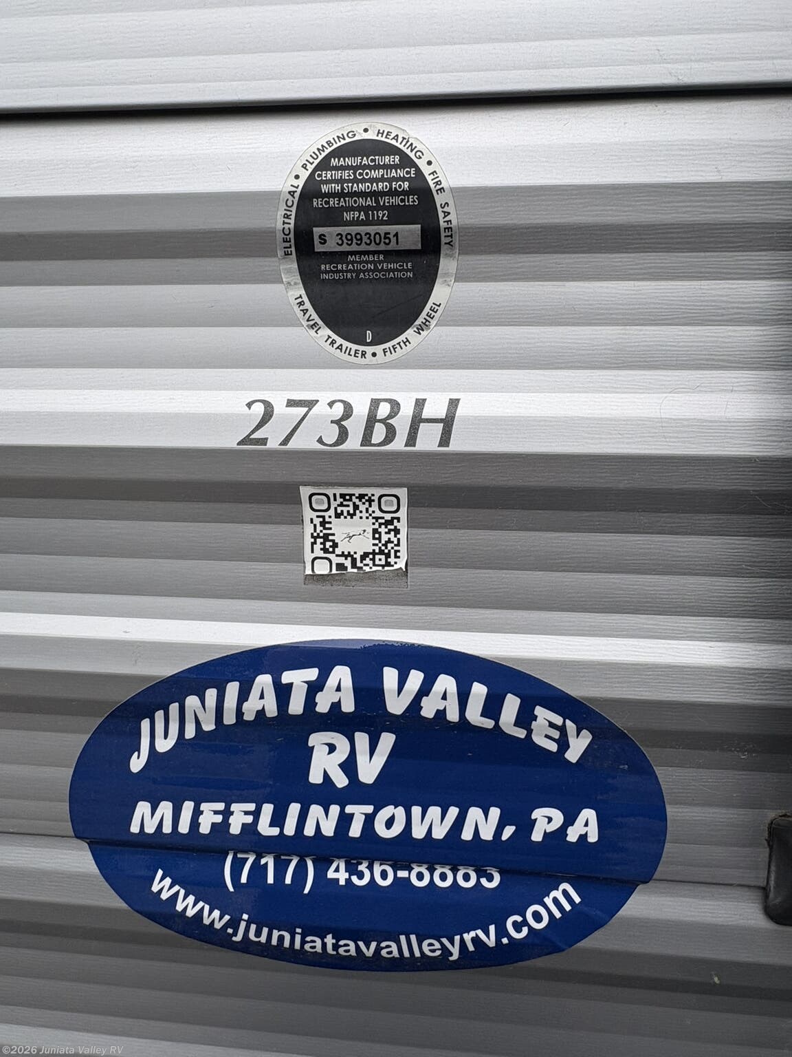 2016 Coachmen Catalina 273BH - Used Travel Trailer For Sale by Juniata Valley RV in Mifflintown, Pennsylvania features Queen Bed, Furnace, Refrigerator, Converter, Manual Awning