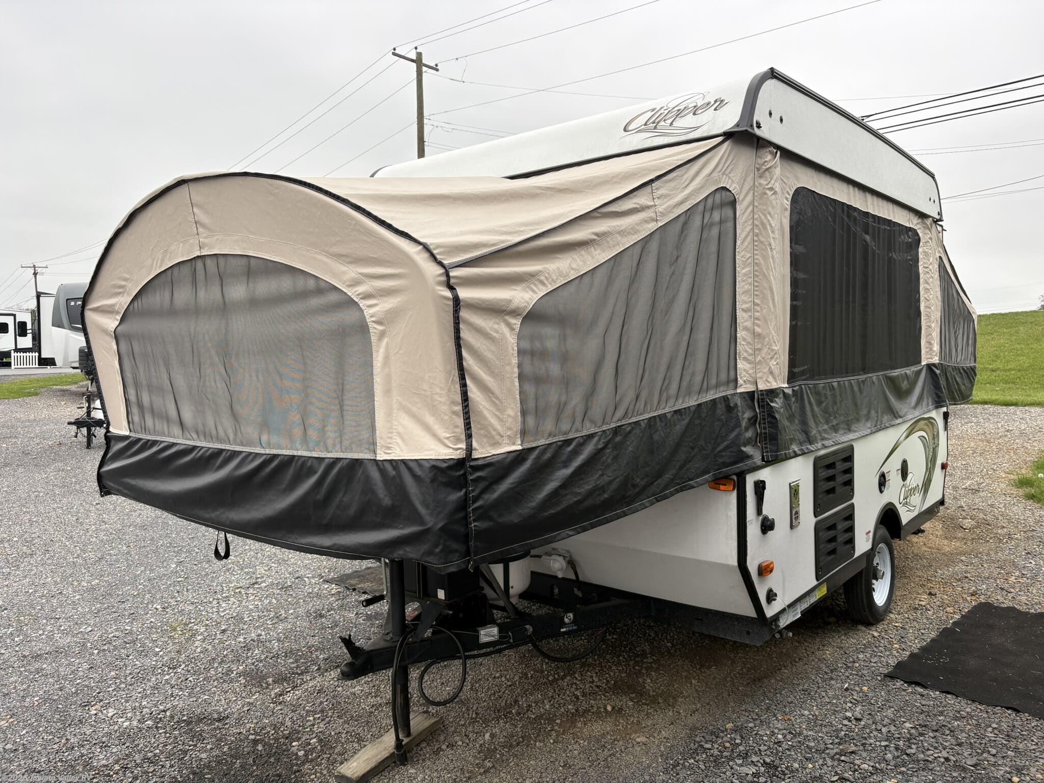 2015 Coachmen Clipper Sport 107LS - Used Popup For Sale by Juniata Valley RV in Mifflintown, Pennsylvania features Battery Charger, Kitchen Sink, Spare Tire Kit, CO Detector, Non-Smoking Unit
