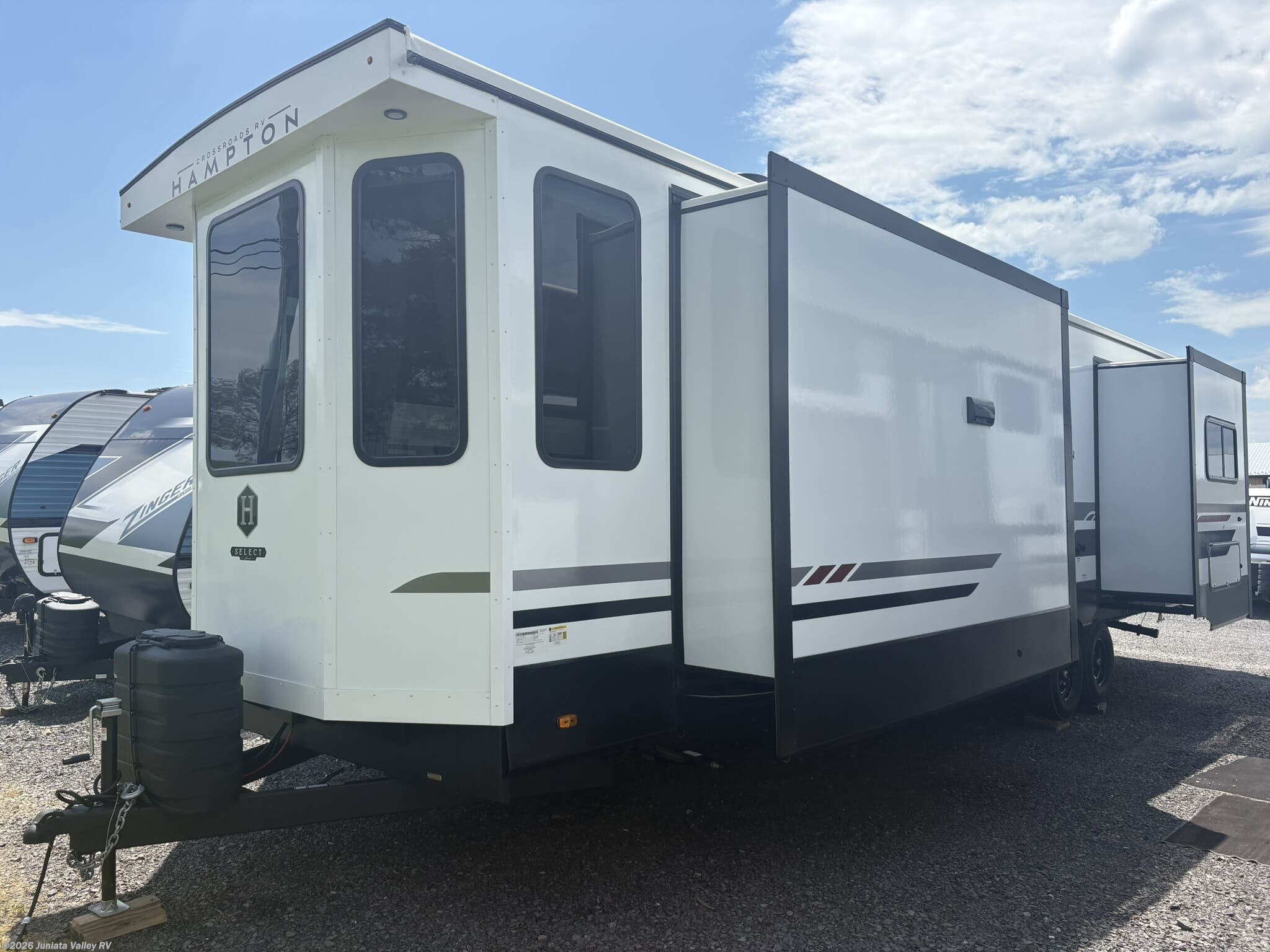 2026 Hampton 37FL by CrossRoads from Juniata Valley RV in Mifflintown, Pennsylvania
