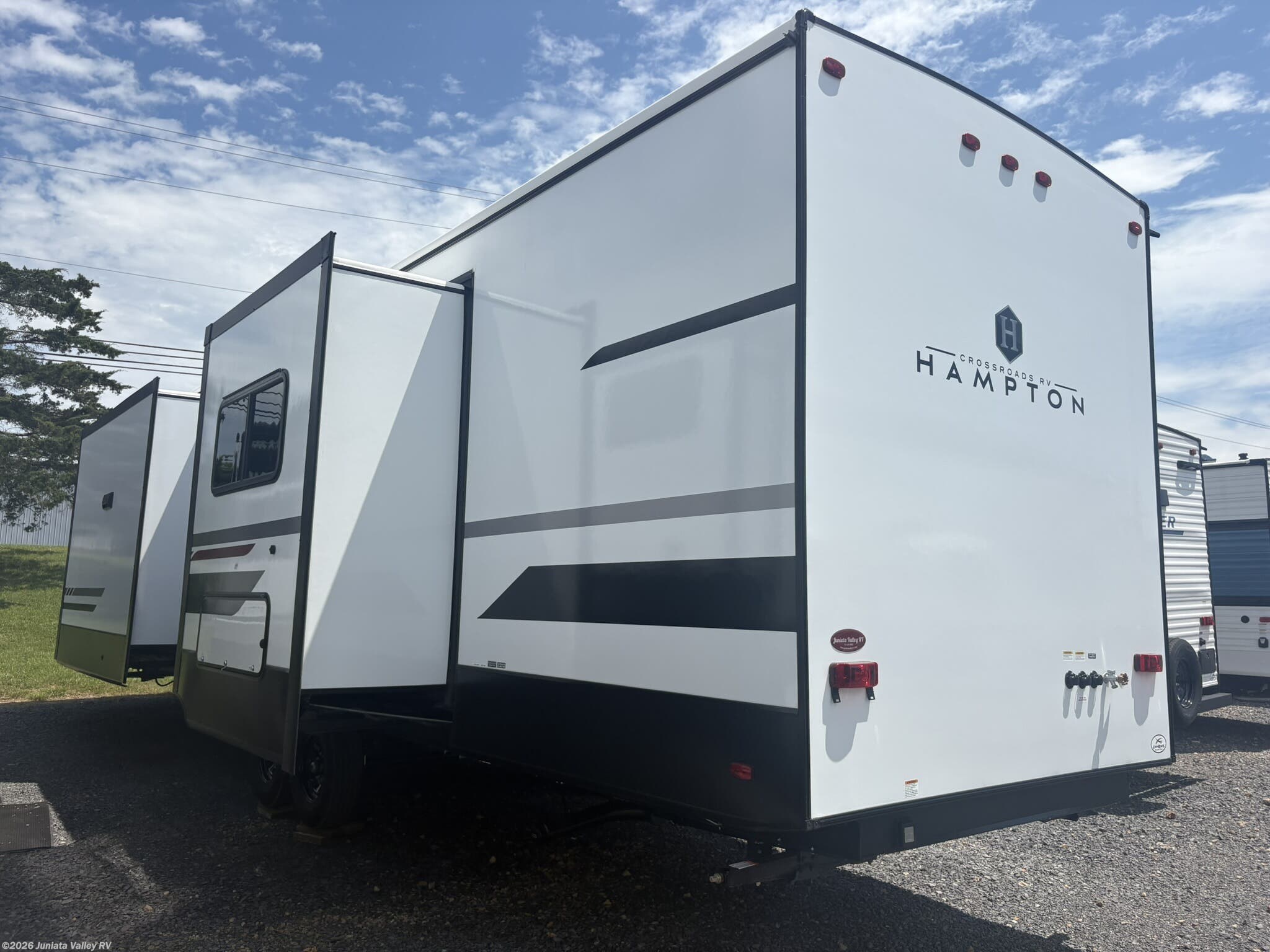 New 2026 CrossRoads Hampton 37FL available in Mifflintown, Pennsylvania