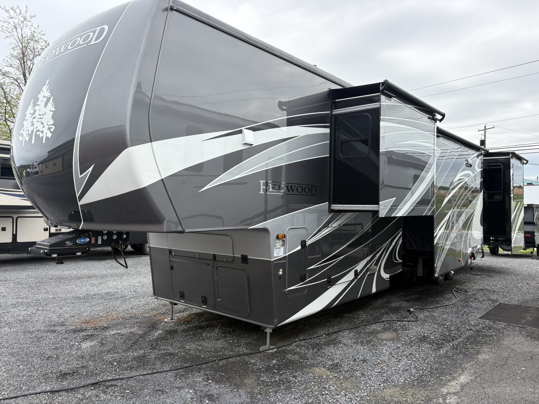 2025 Redwood 415RD by CrossRoads from Juniata Valley RV in Mifflintown, Pennsylvania