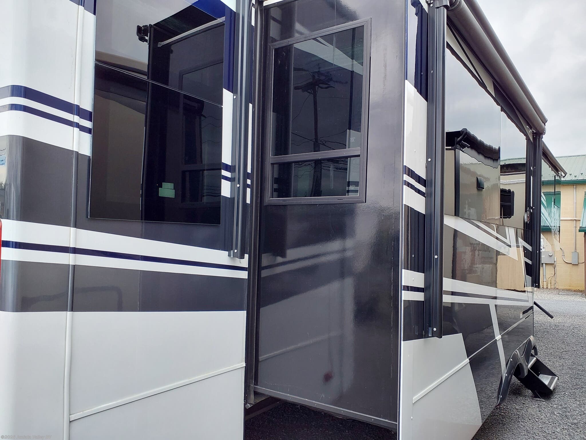 New 2026 CrossRoads Redwood 371RL available in Mifflintown, Pennsylvania
