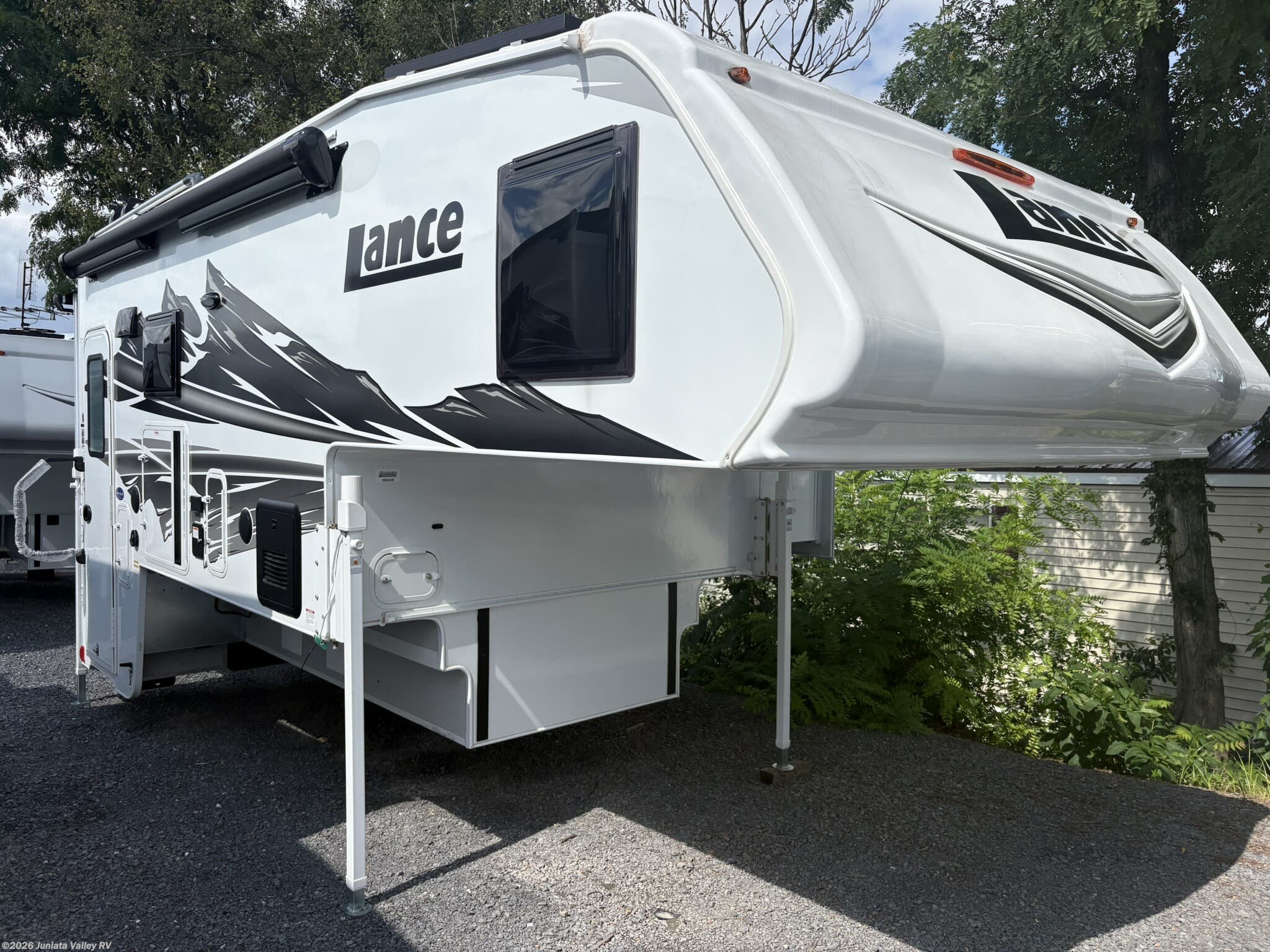2027 TC 1172 by Lance from Juniata Valley RV in Mifflintown, Pennsylvania