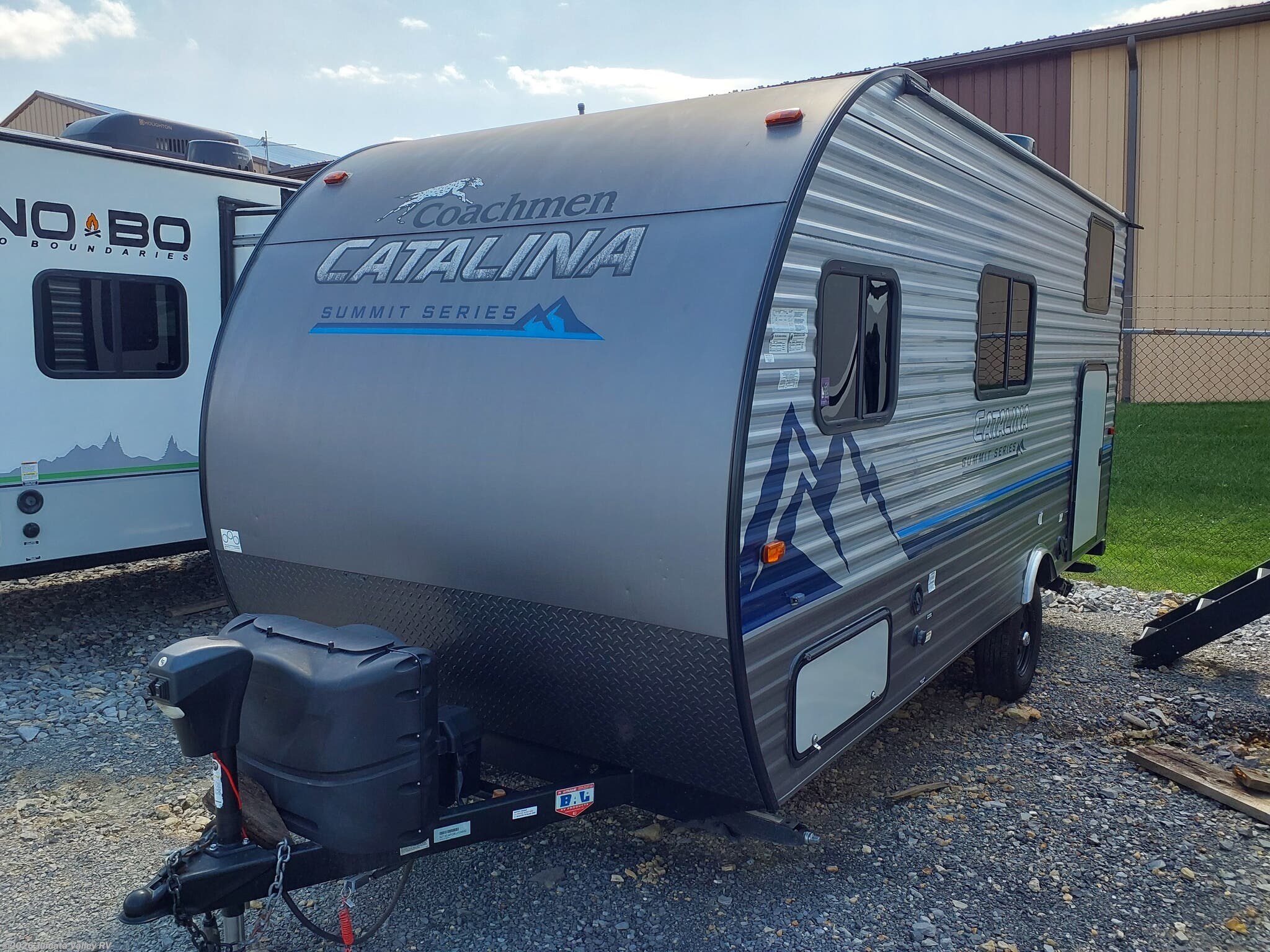2020 Coachmen Catalina 172BH - Used Travel Trailer For Sale by Juniata Valley RV in Mifflintown, Pennsylvania features 30 Amp Service, LP Detector, Water Heater, Power Awning, CO Detector