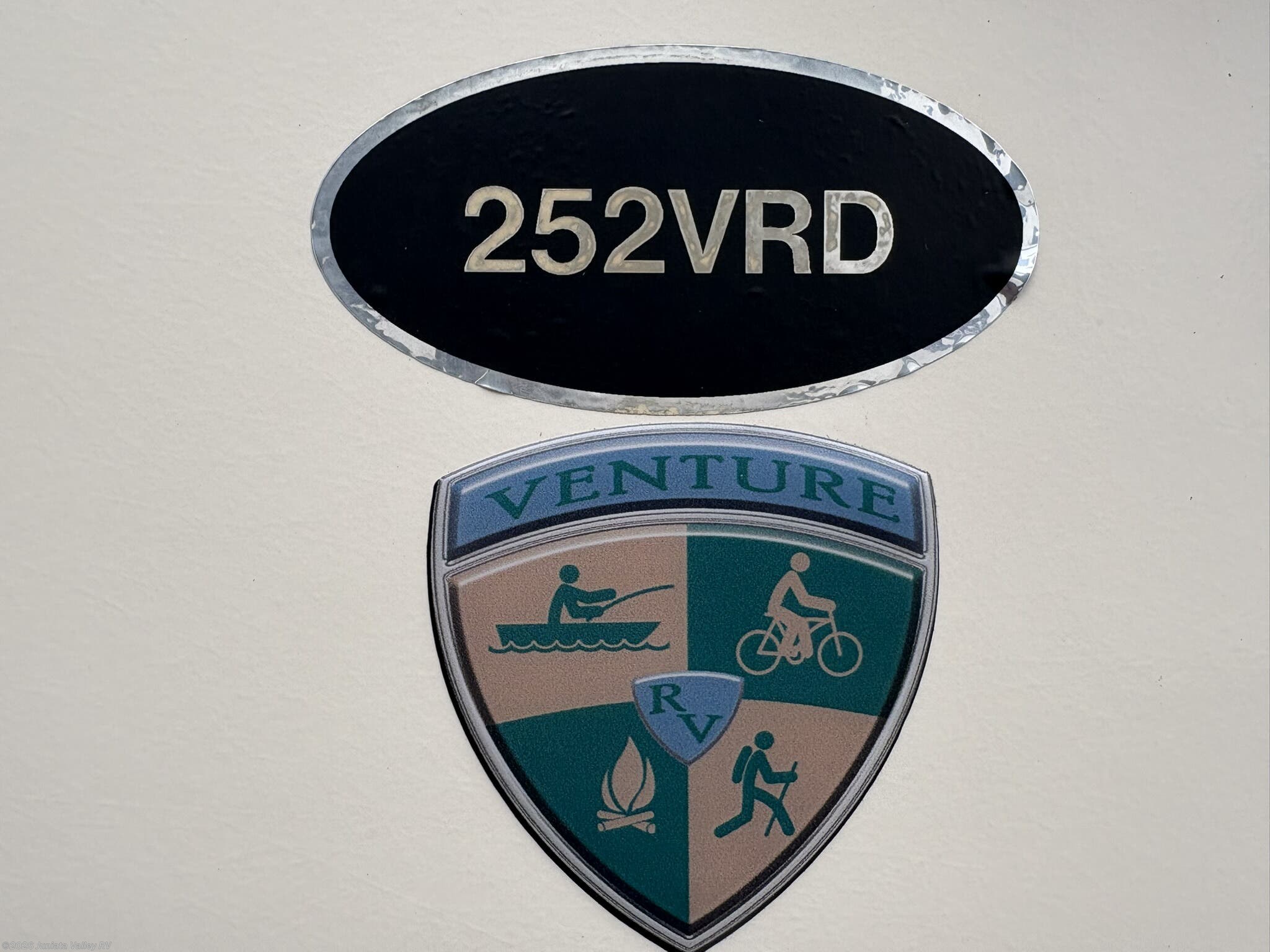 2018 Venture RV SportTrek ST252VRD - Used Travel Trailer For Sale by Juniata Valley RV in Mifflintown, Pennsylvania features Overhead Cabinetry, Stabilizer Jacks, Detachable Power Cord, Hitch, Exterior Speakers