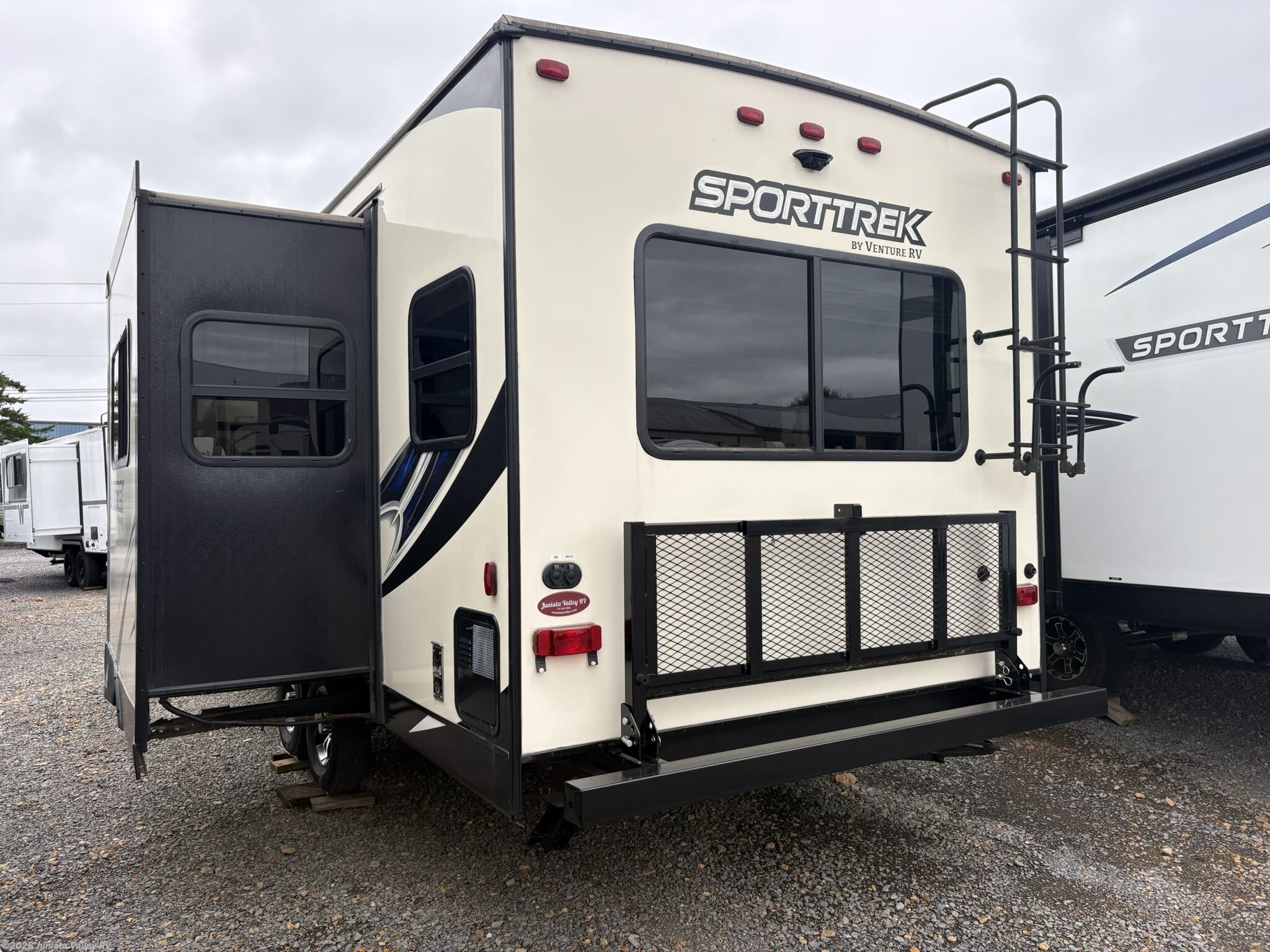 2018 SportTrek ST252VRD by Venture RV from Juniata Valley RV in Mifflintown, Pennsylvania