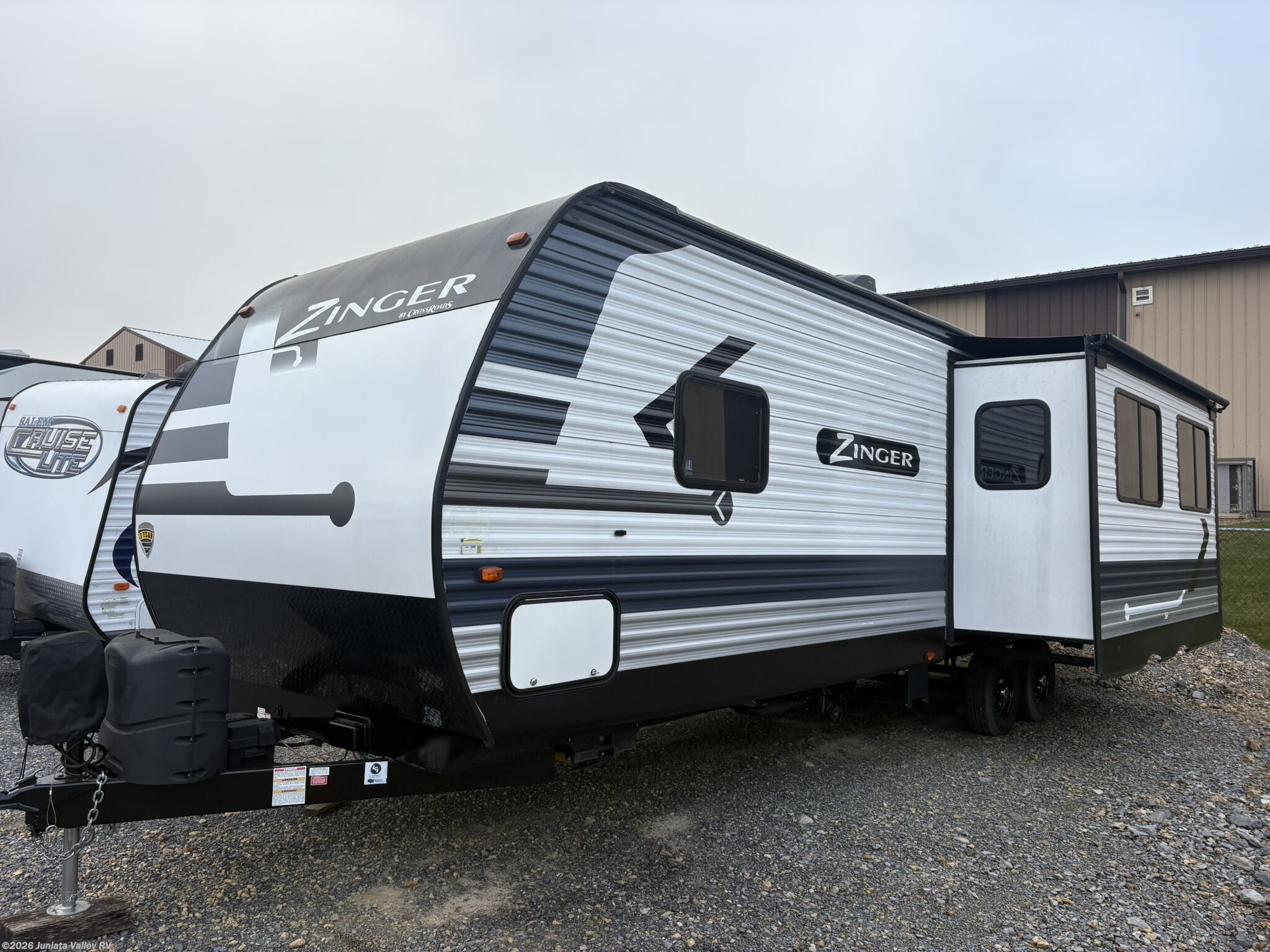 2021 Keystone Zinger 299RE - Used Travel Trailer For Sale by Juniata Valley RV in Mifflintown, Pennsylvania features Furnace, Stove, Enclosed Underbelly, CO Detector, Medicine Cabinet