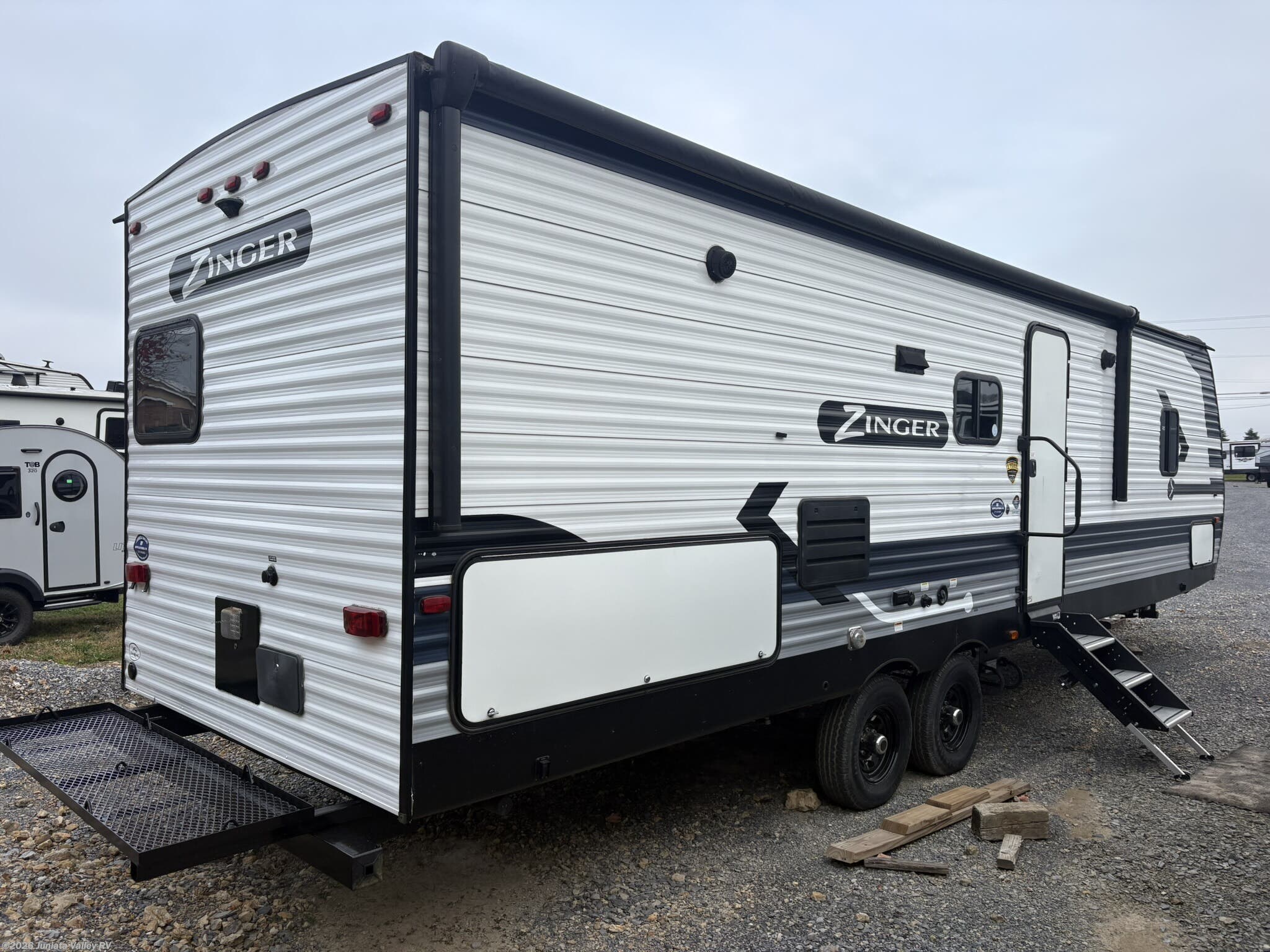 Used 2021 Keystone Zinger 299RE available in Mifflintown, Pennsylvania
