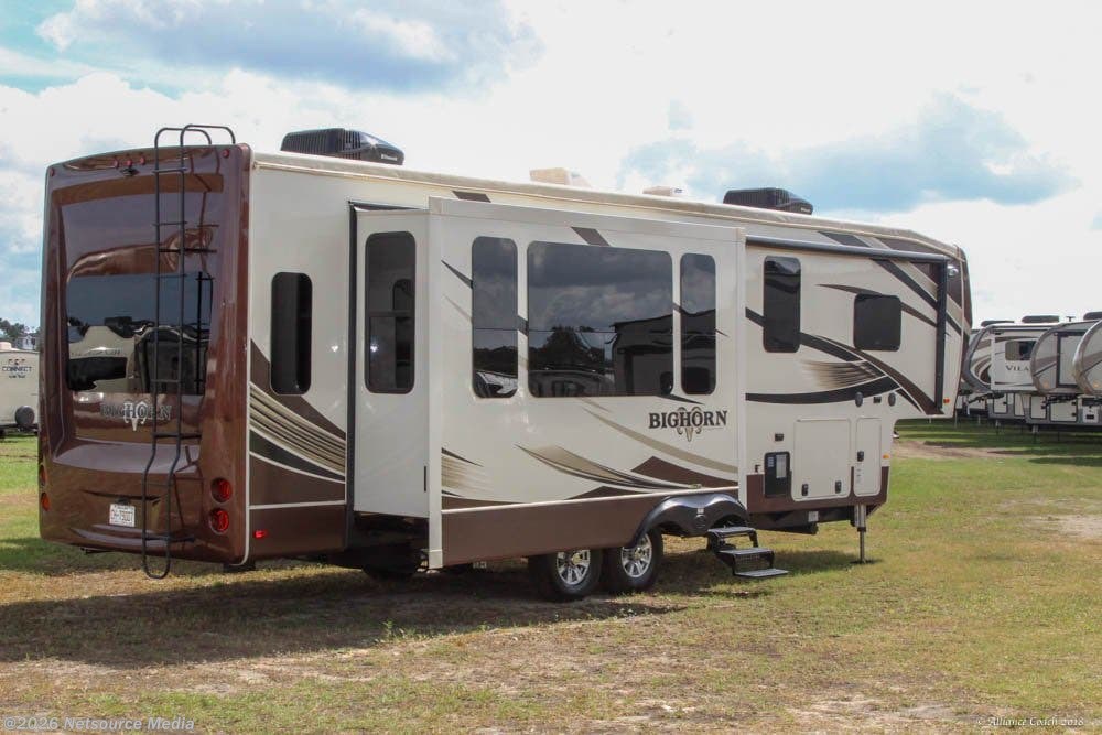 2017 Heartland BIG HORN RV for Sale in Wildwood, FL 34785 FORF0063B