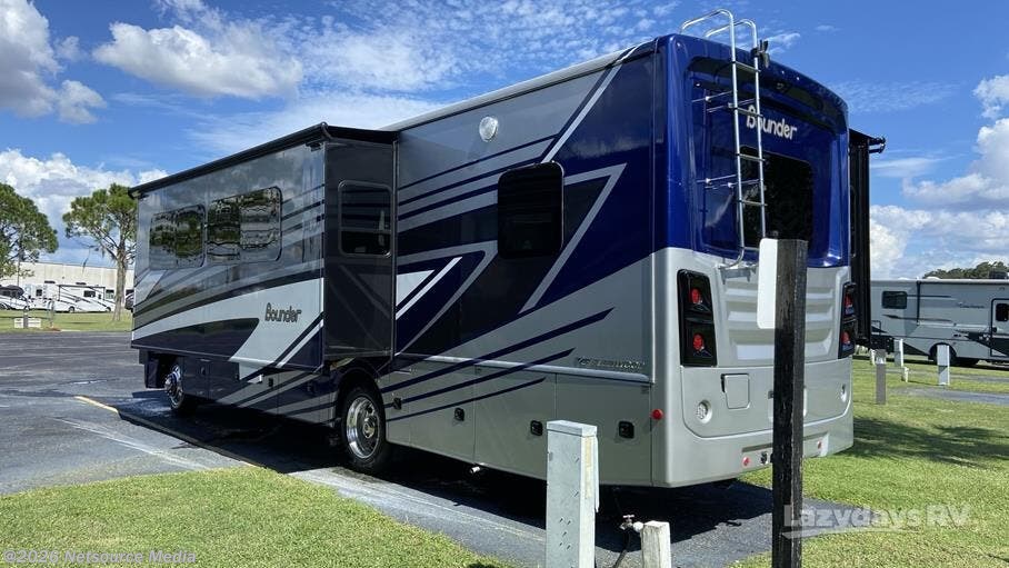 2024 Fleetwood Bounder 33C RV for Sale in Wildwood, FL 34785