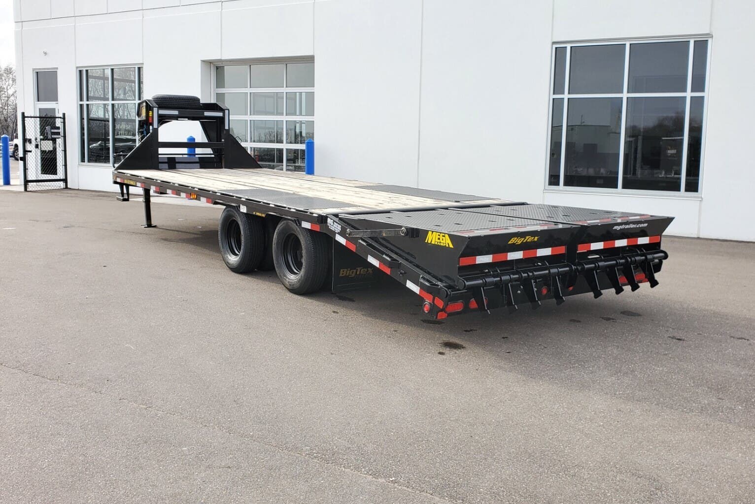 2026 BIG TEX 22GN-25D5A (20+5) 23.9K DECK OVER GOOSENECK TRAILER by Big Tex from M&G of Ramsey in Ramsey, Minnesota