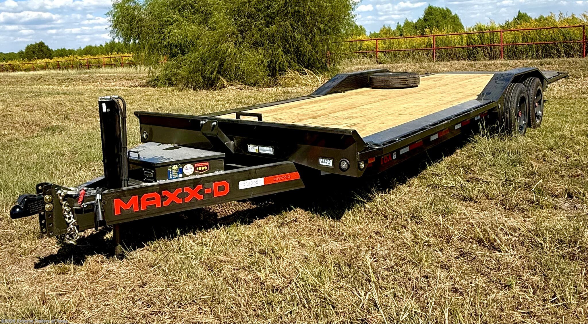 2026 MAXX-D T8X Power Equipment Tilt Trailer