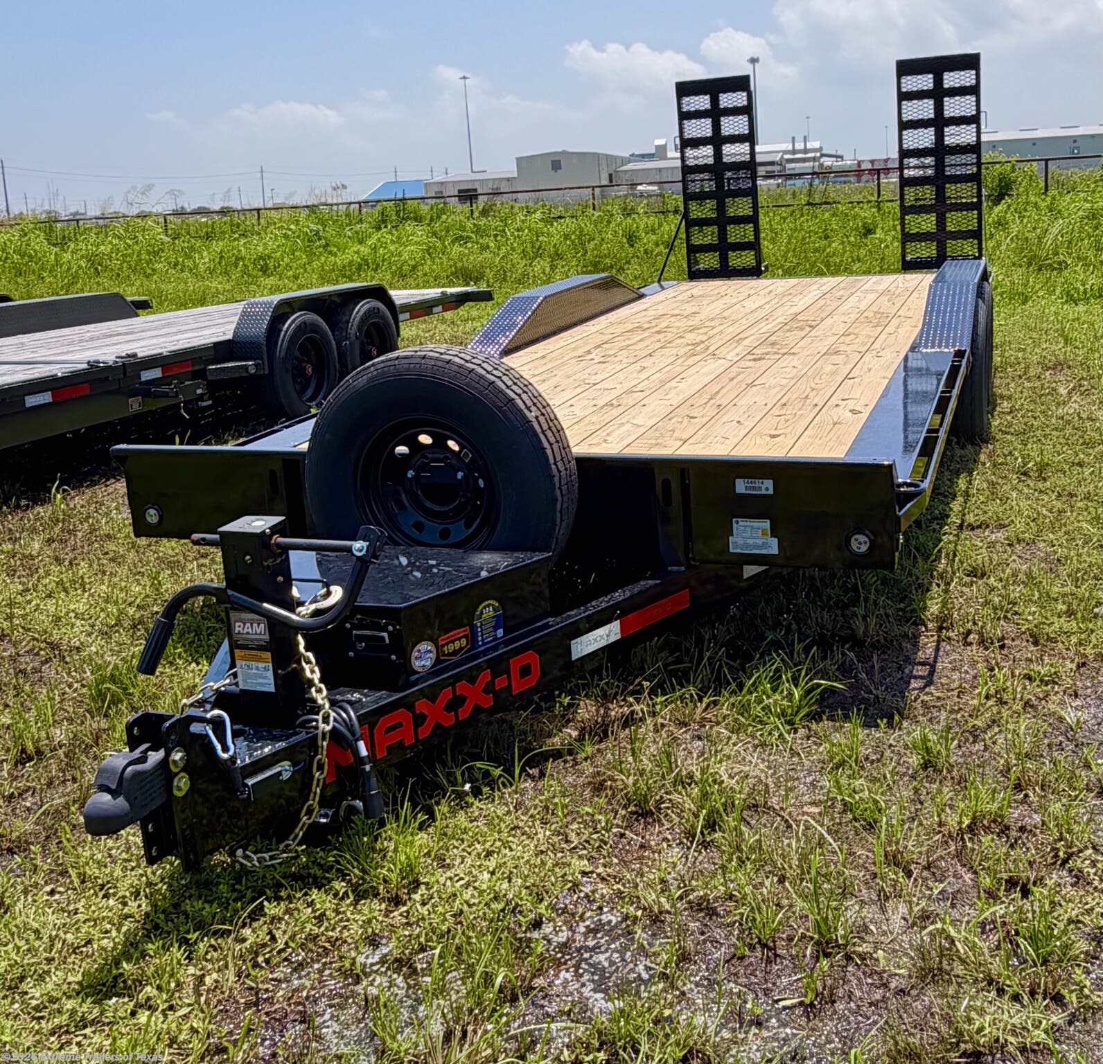 2027 MAXX-D H6X 6" Equipment Hauler/Drive Over Fenders 102X22
