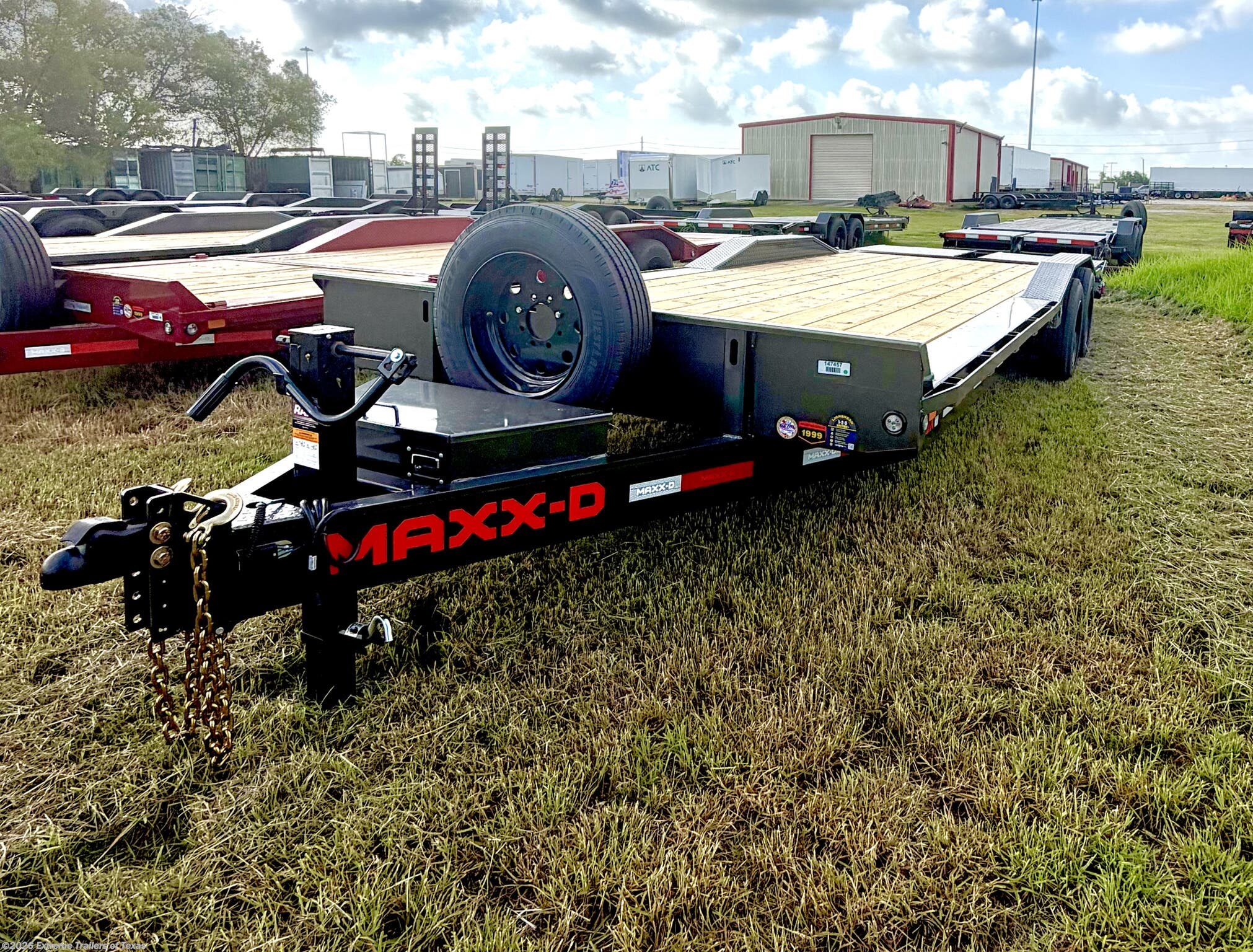 2027 MAXX-D H8X 102X24