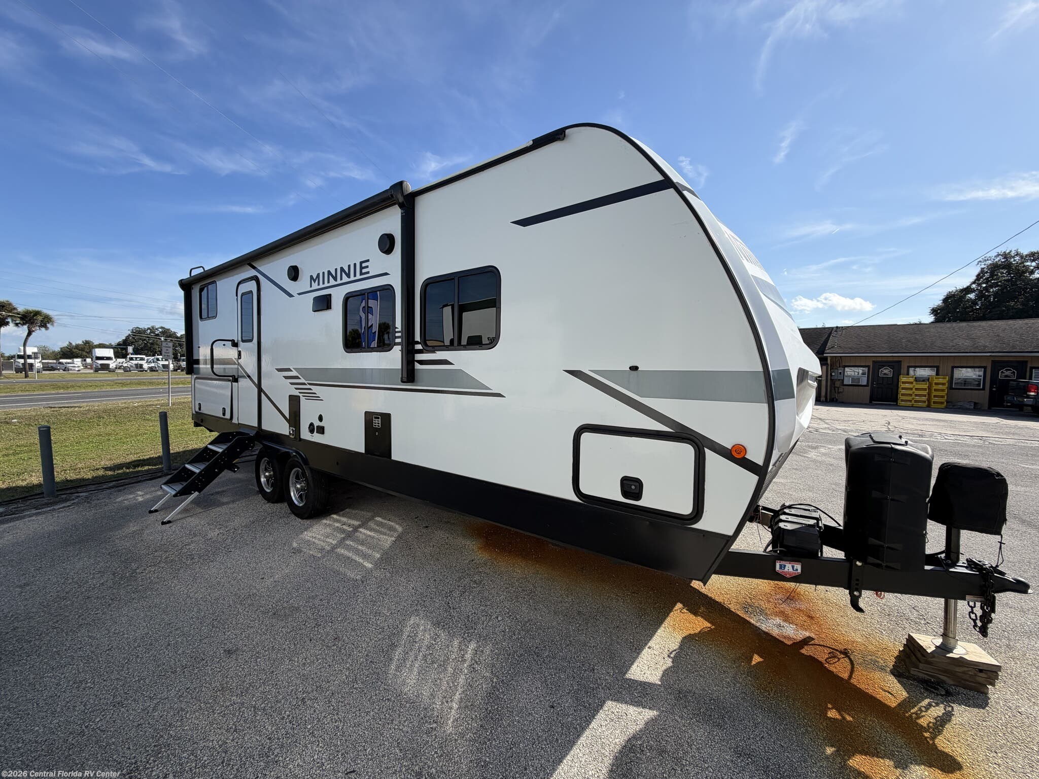 2022 Winnebago Minnie 2301BHS - Used Travel Trailer for sale by Central Florida RV Center in Apopka, Florida