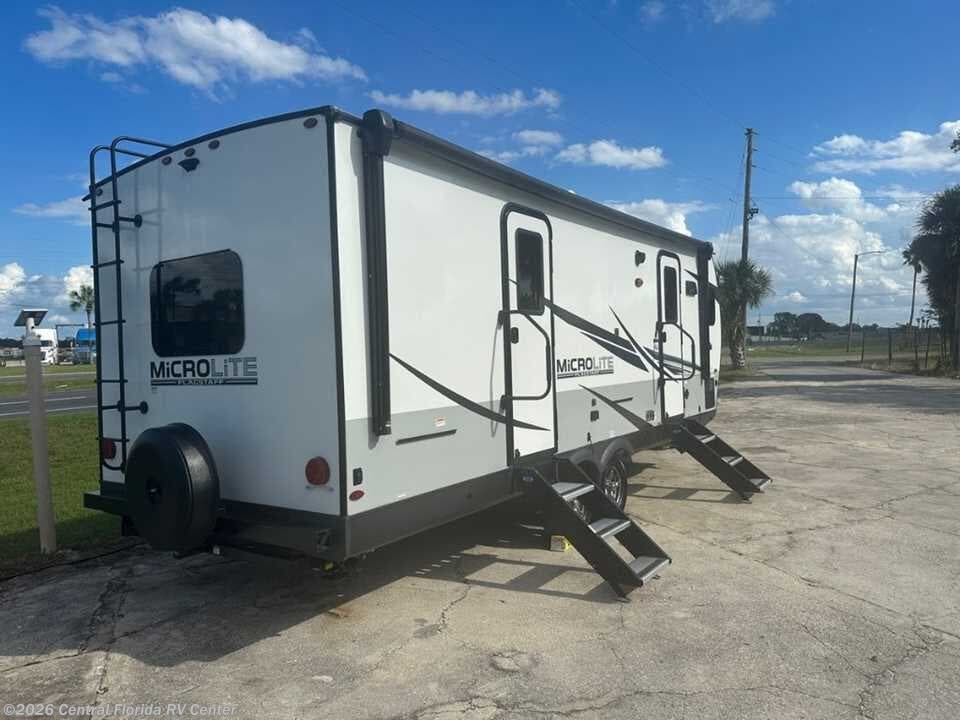 2021 Flagstaff Micro Lite 25FKBS by Forest River from Central Florida RV Center in Apopka, Florida