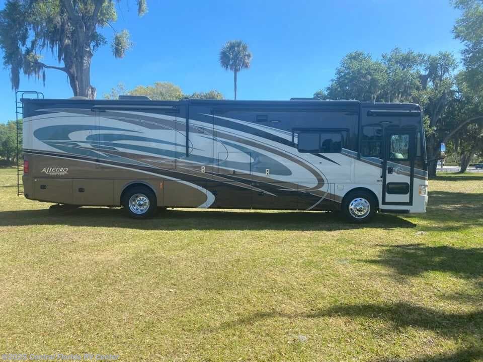 2017 Tiffin - Used Class A for sale by Central Florida RV Center in Apopka, Florida