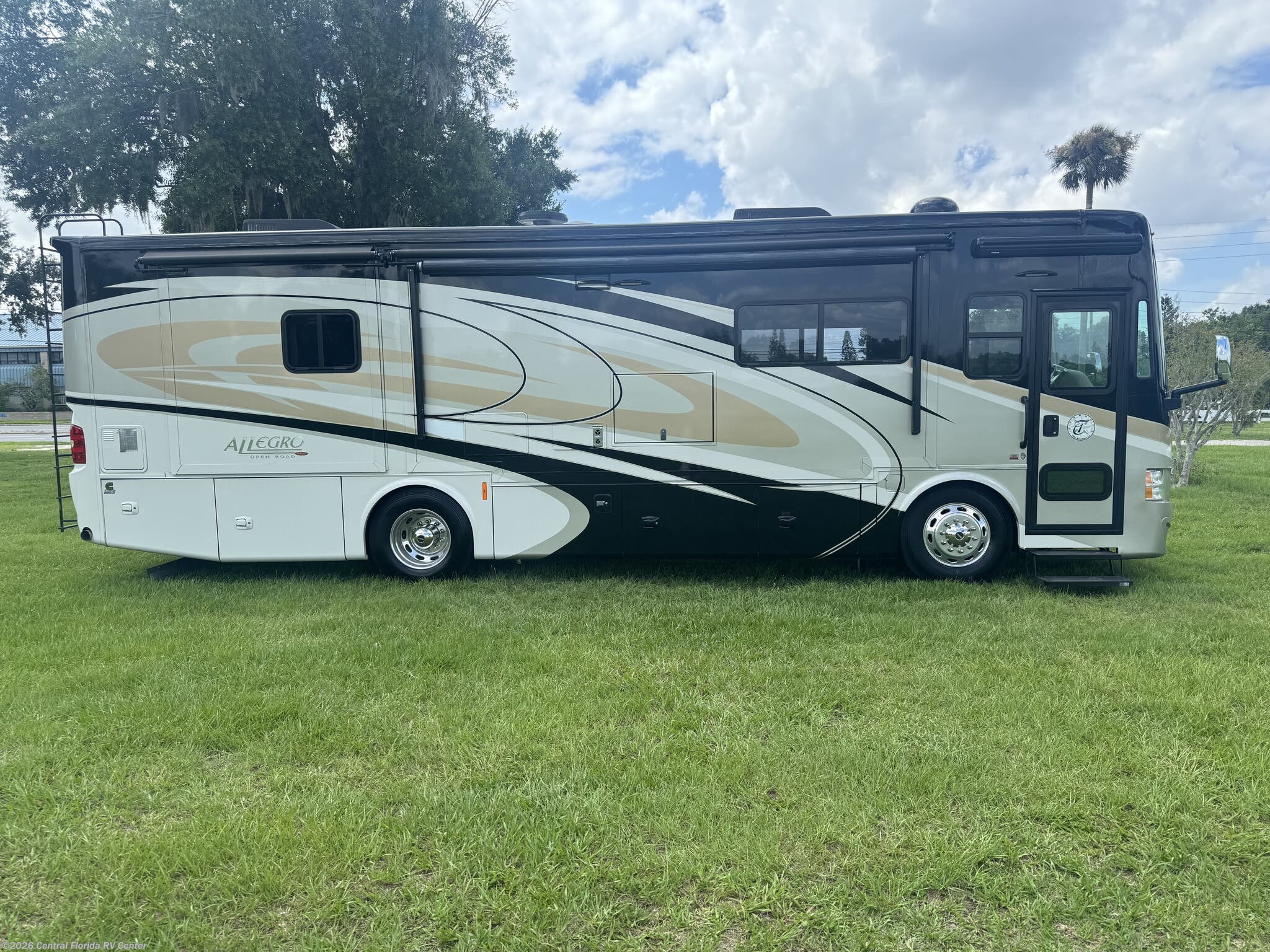 2015 Tiffin Allegro Red 33 AA - Used Class A for sale by Central Florida RV Center in Apopka, Florida