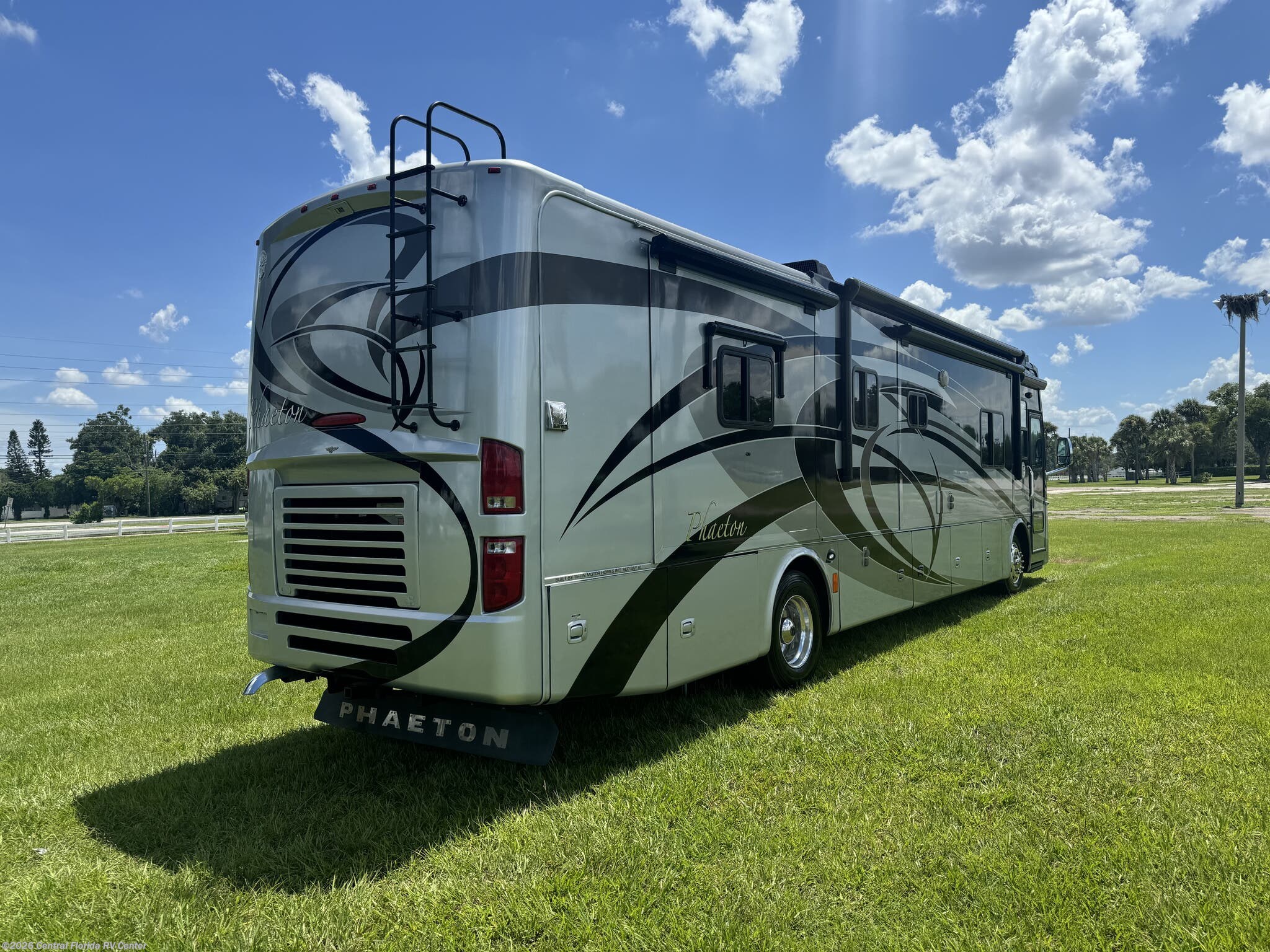 2008 Phaeton 40 QDH by Tiffin from Central Florida RV Center in Apopka, Florida
