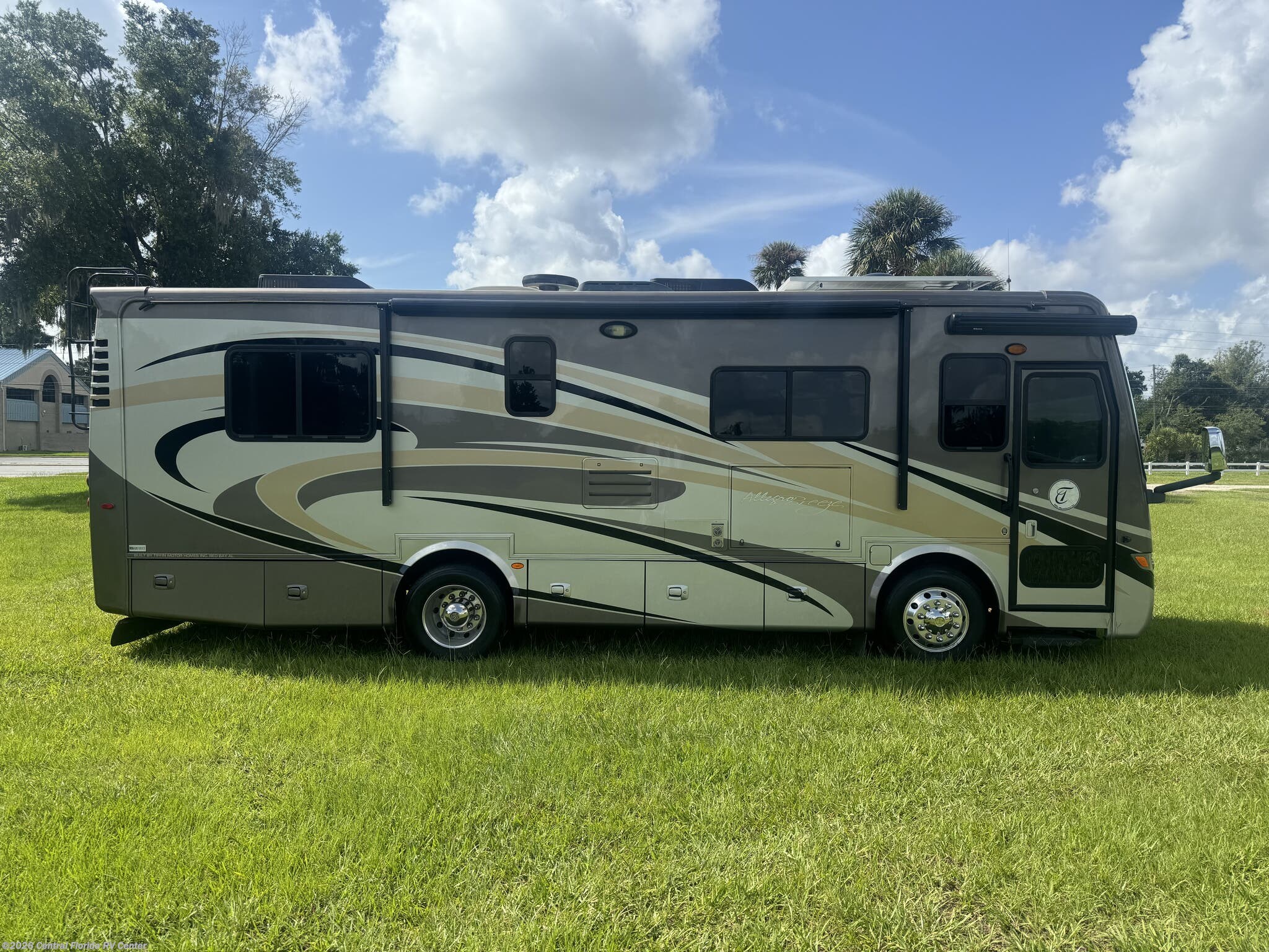 2014 Tiffin Allegro Breeze 28 BR - Used Class A for sale by Central Florida RV Center in Apopka, Florida