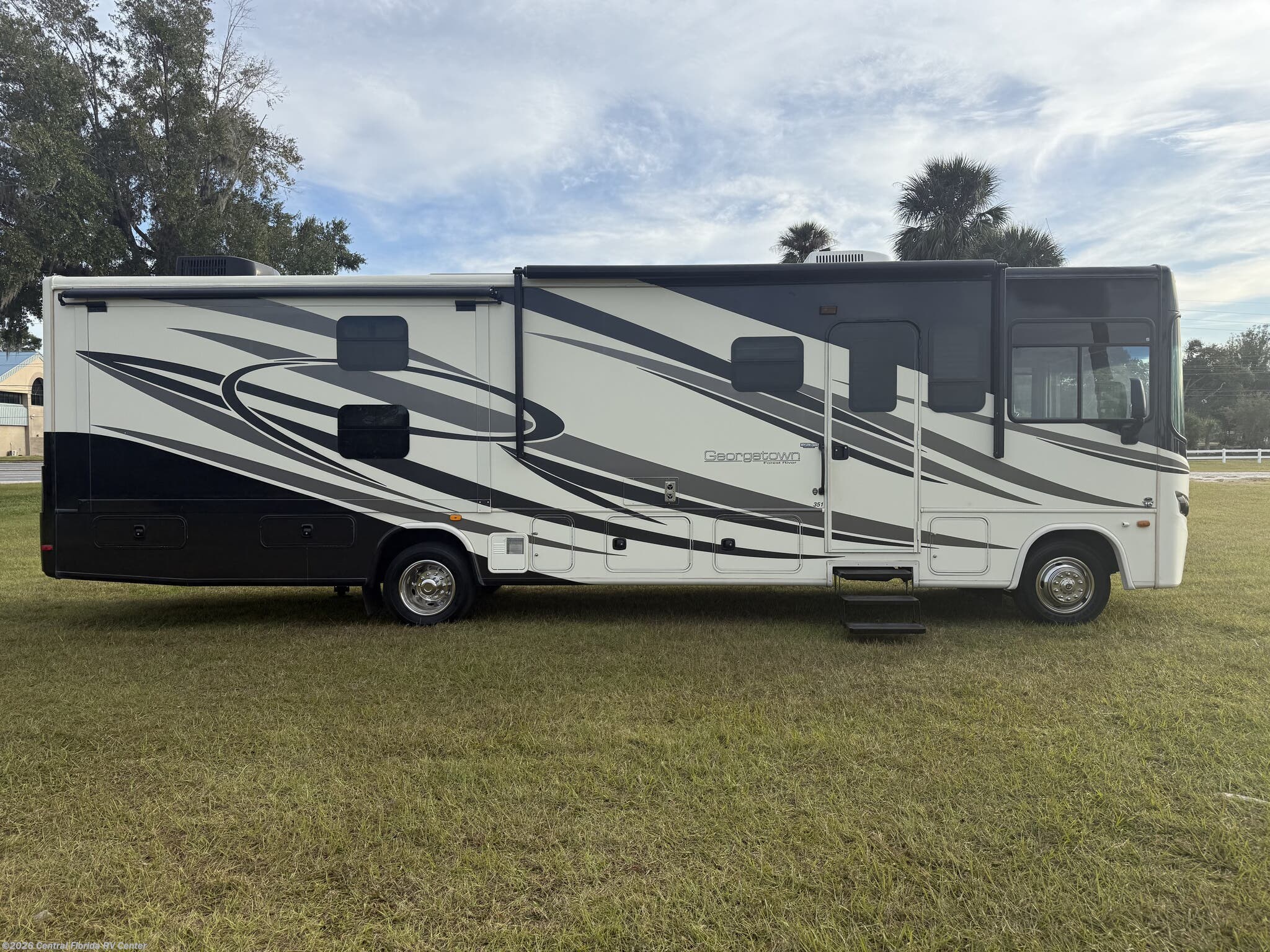2014 Georgetown 351DS by Forest River from Central Florida RV Center in Apopka, Florida