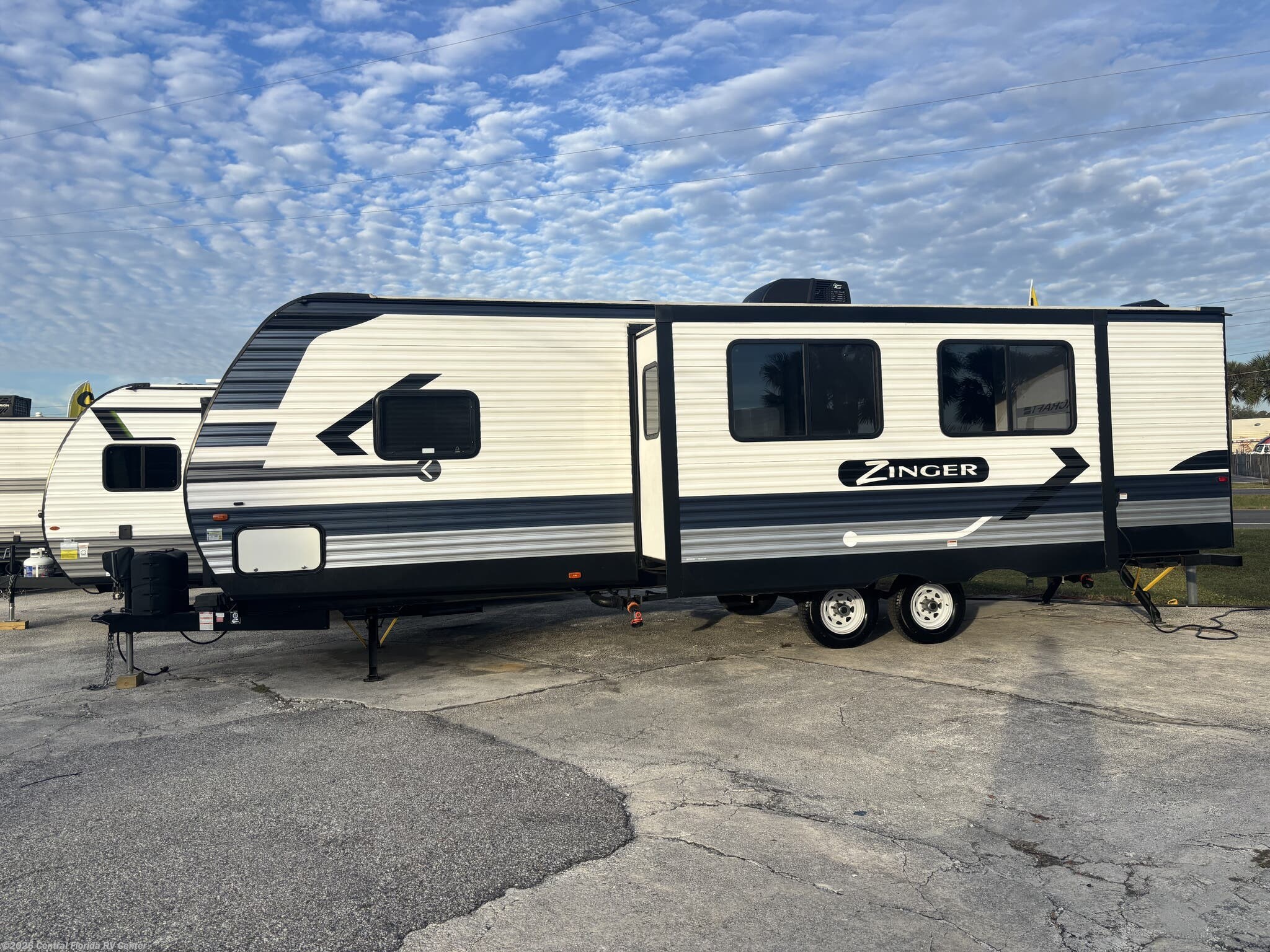2021 CrossRoads Zinger ZR298BH - Used Travel Trailer for sale by Central Florida RV Center in Apopka, Florida