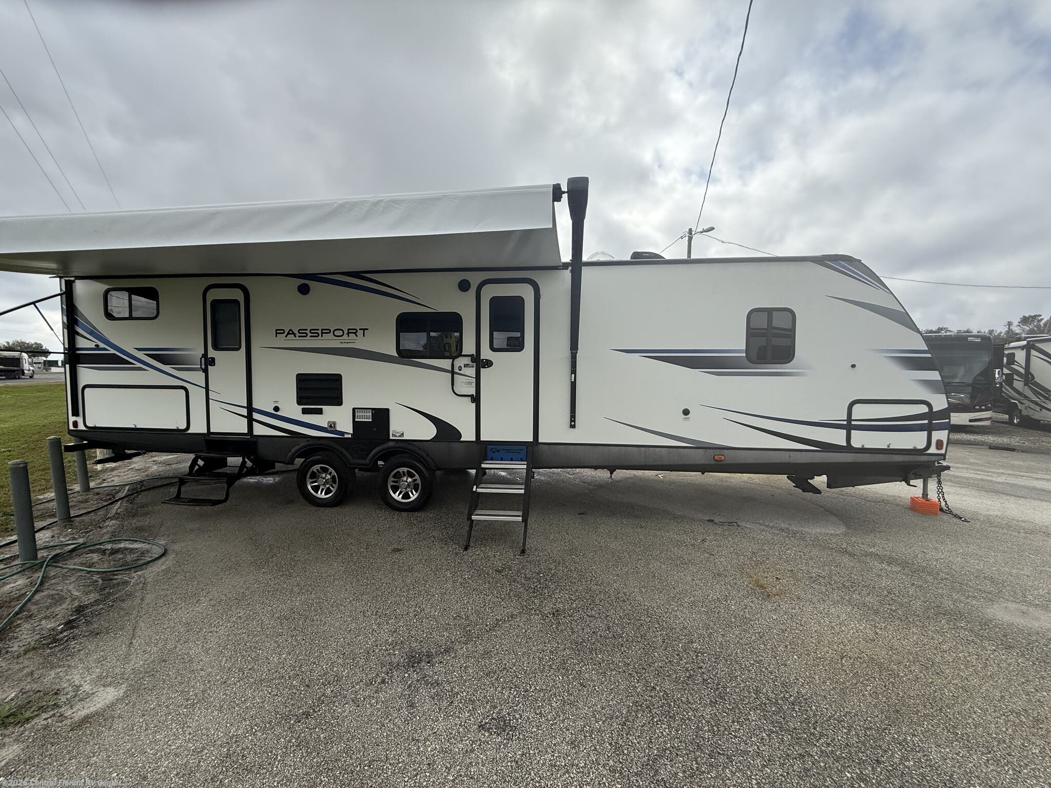 2019 Keystone Passport Grand Touring East 3351BH GT - Used Travel Trailer for sale by Central Florida RV Center in Apopka, Florida