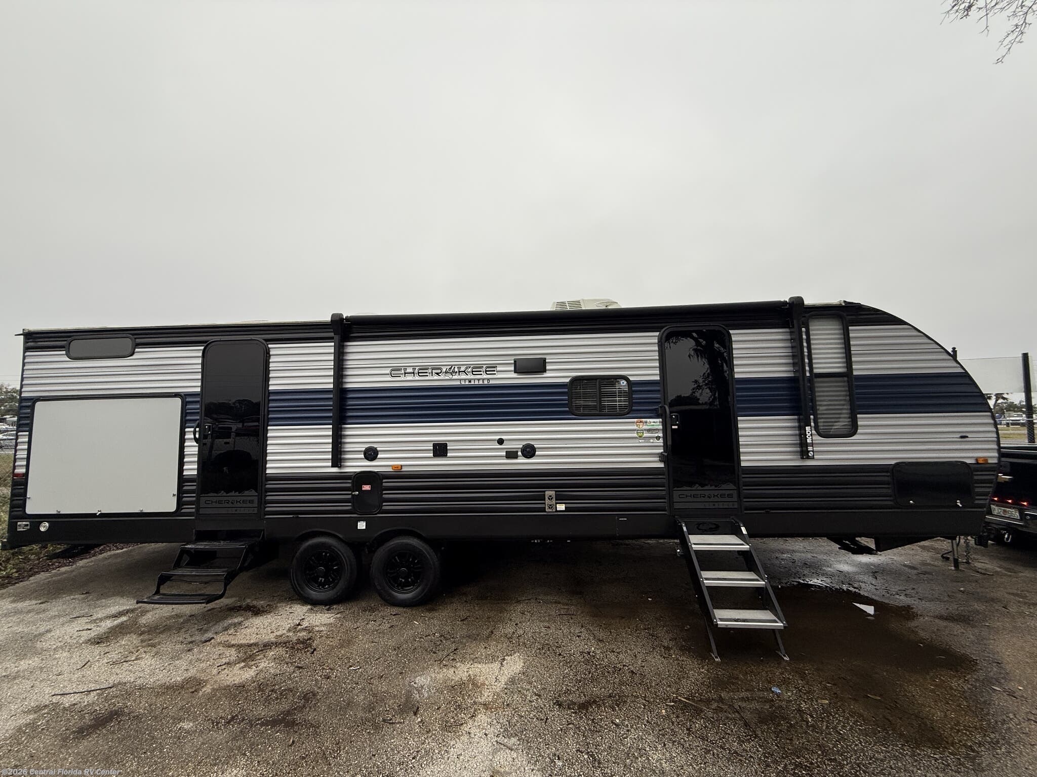2022 Forest River Cherokee Grey Wolf Black Label 294BH - Used Travel Trailer for sale by Central Florida RV Center in Apopka, Florida