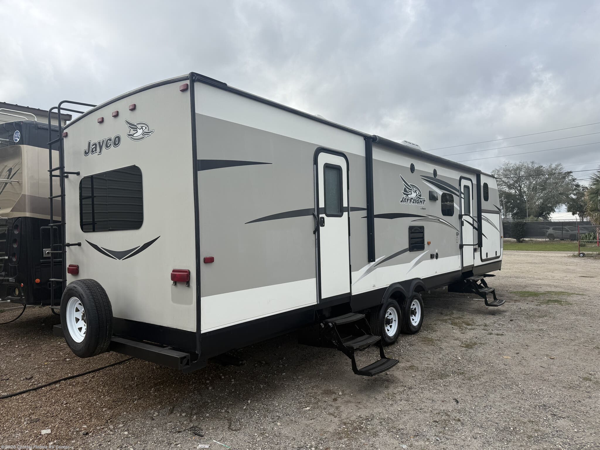 Used 2017 Jayco Jay Flight 31QBDS available in Apopka, Florida