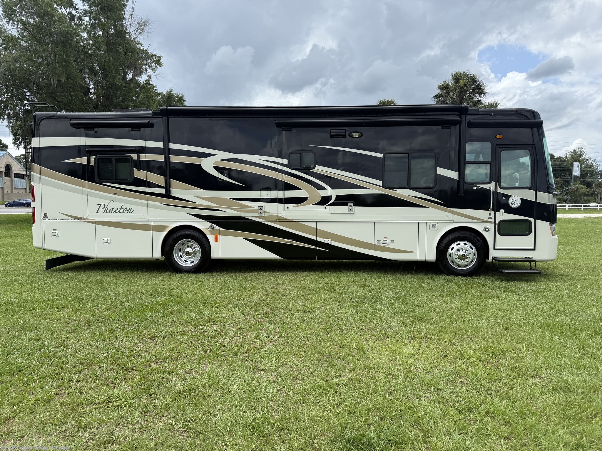 2010 Tiffin Phaeton 36 QSH - Used Class A for sale by Central Florida RV Center in Apopka, Florida