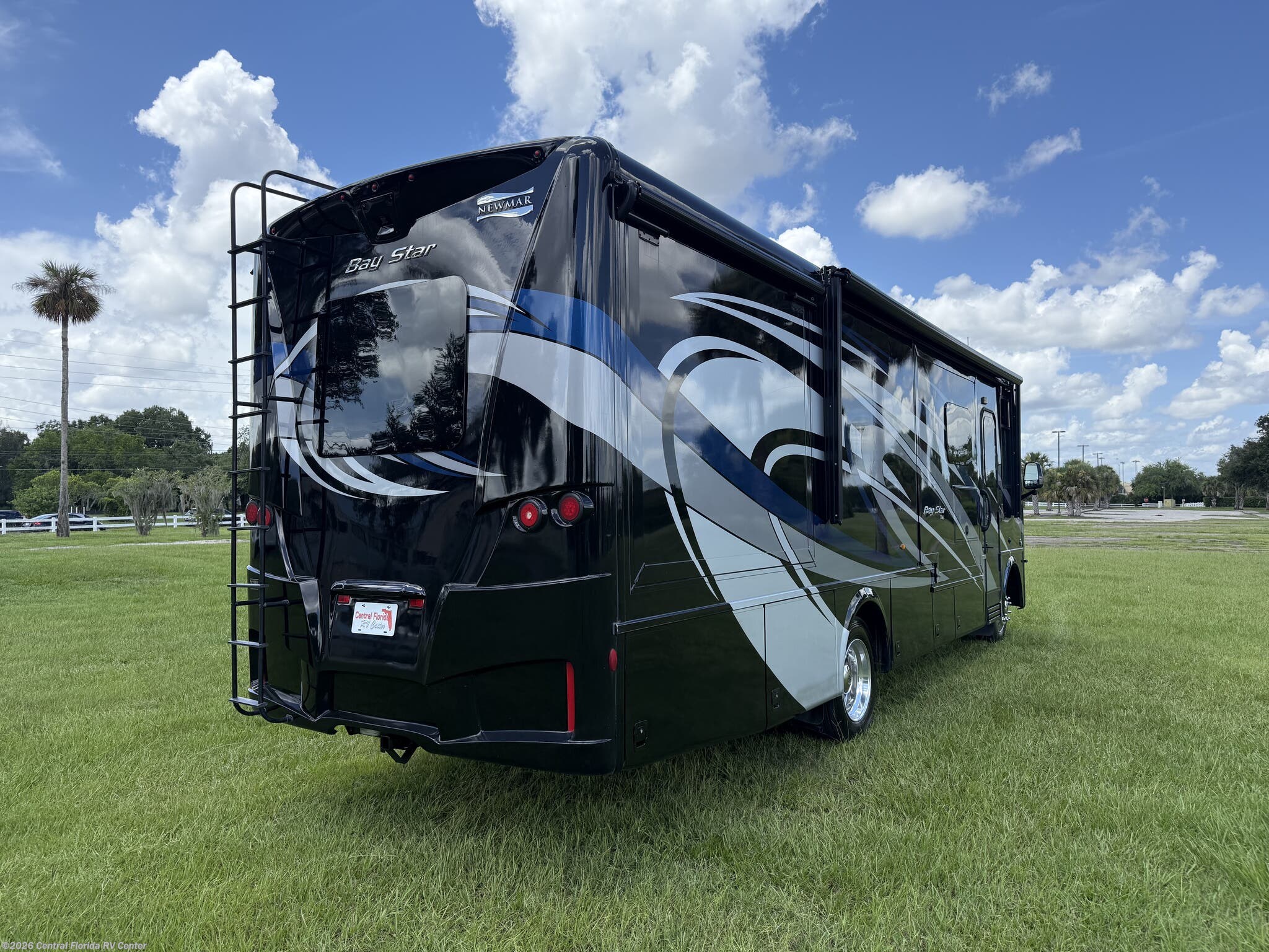 Used 2019 Newmar Bay Star 3226 available in Apopka, Florida