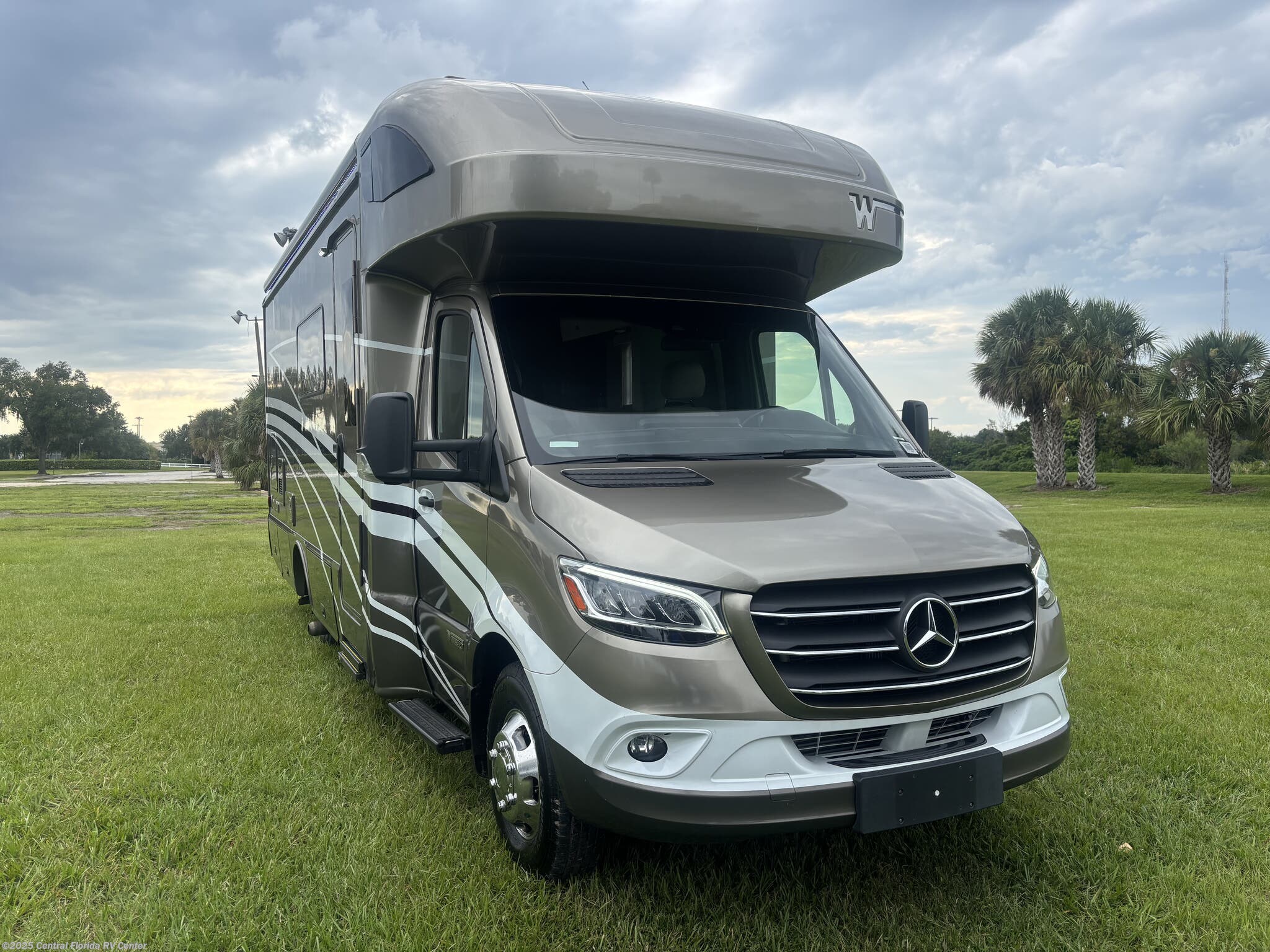 2023 Winnebago Navion 24D