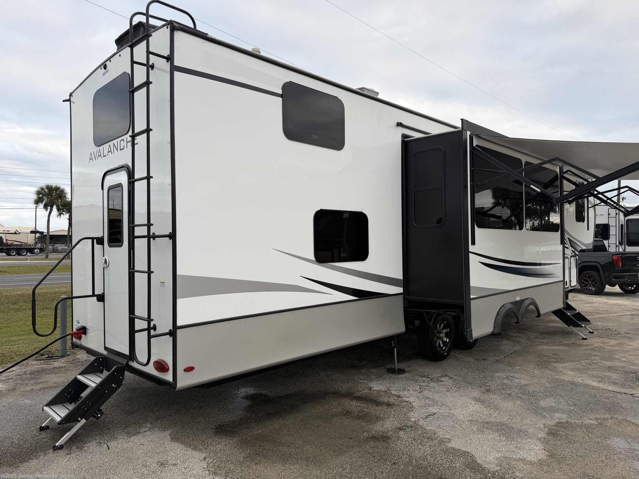 2022 Avalanche 390DS by Keystone from Central Florida RV Center in Apopka, Florida