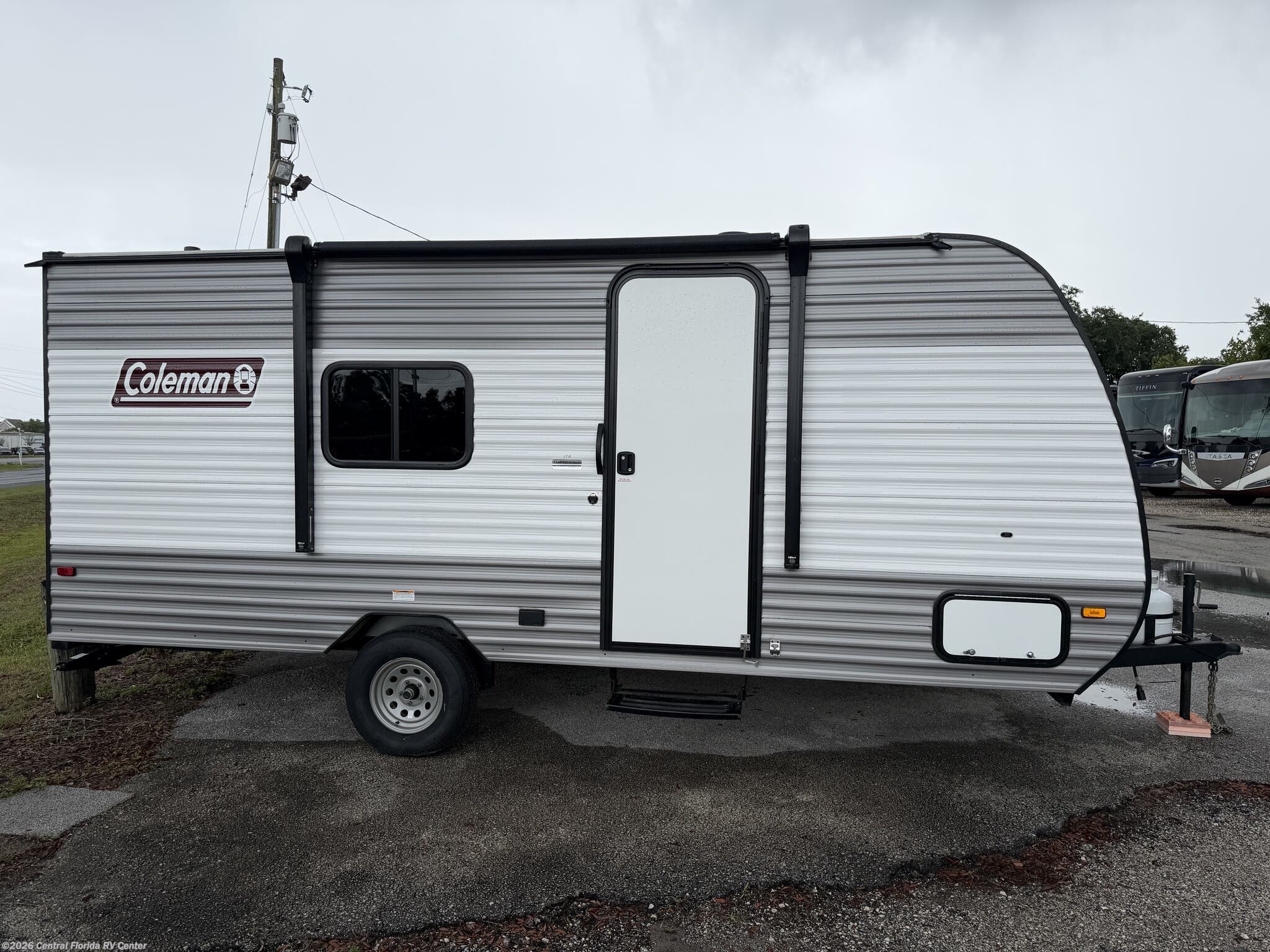 2024 Keystone Coleman 17R - Used Travel Trailer For Sale by Central Florida RV Center in Apopka, Florida features Smoke Detector, Refrigerator, Toilet, Queen Bed, Awning