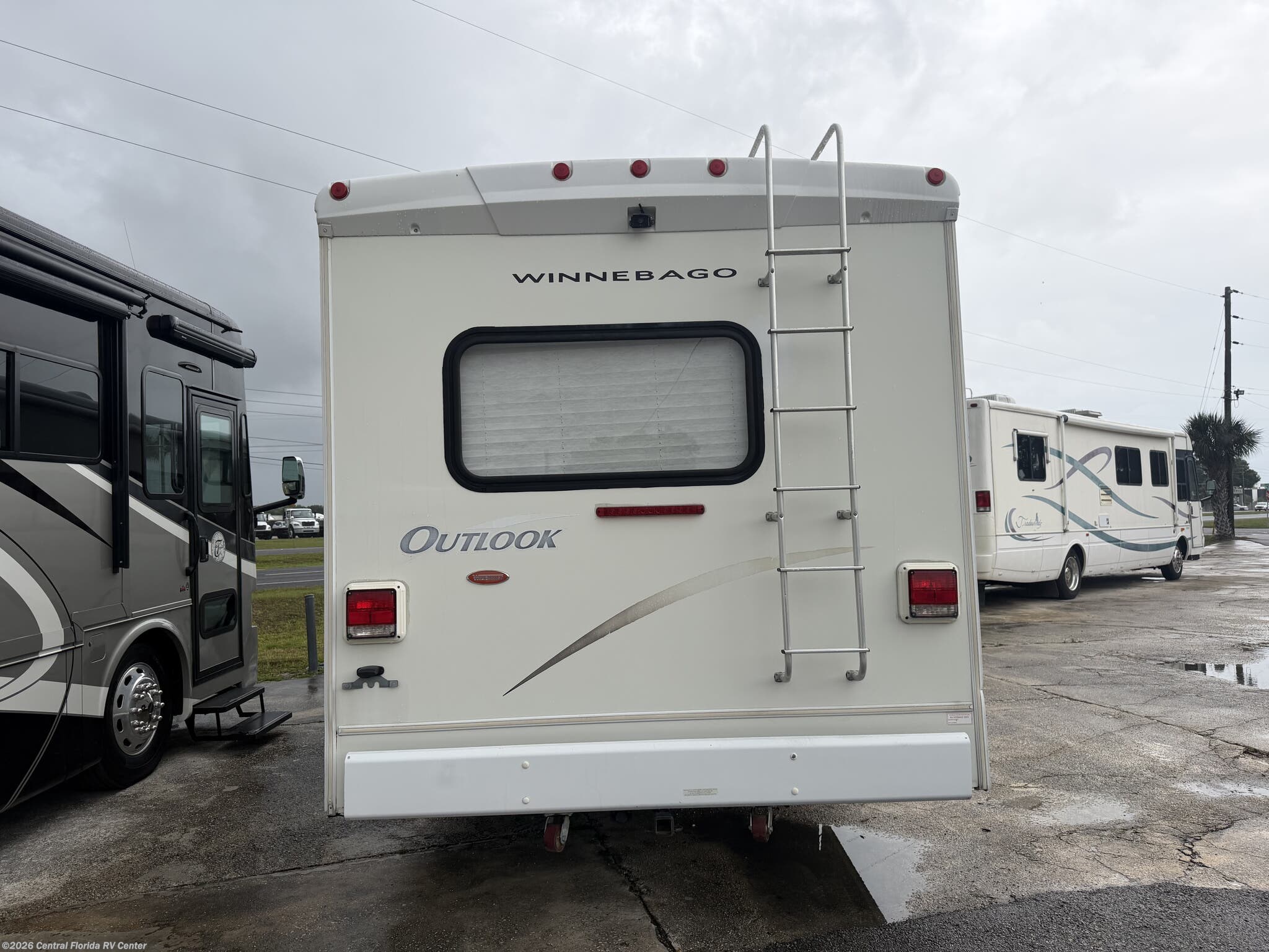 Used 2006 Winnebago Outlook 31C available in Apopka, Florida