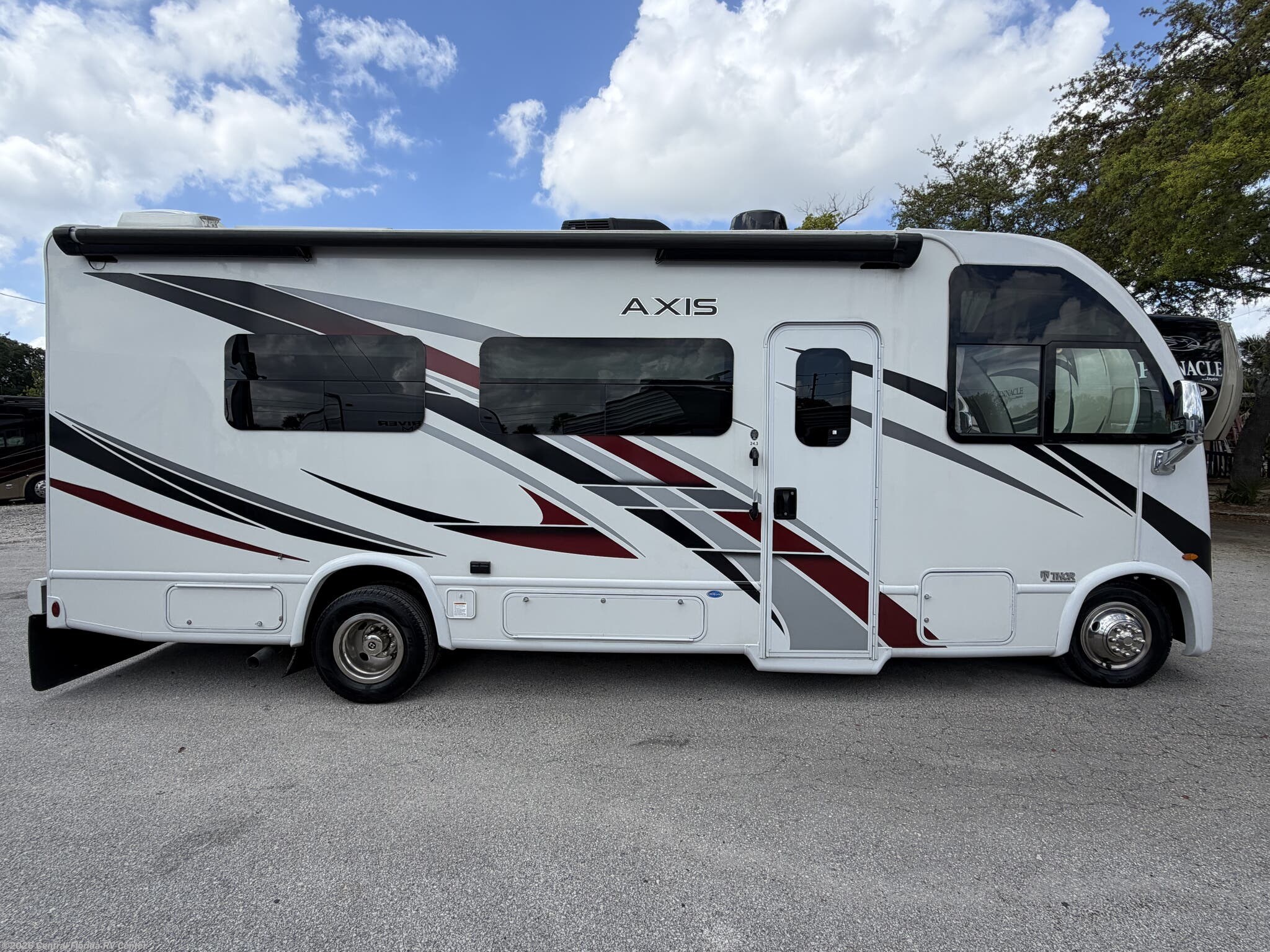 2023 Thor Axis 24.3 - Used Class A For Sale by Central Florida RV Center in Apopka, Florida features Shower, Toilet, Microwave, Fire Extinguisher, Water Heater