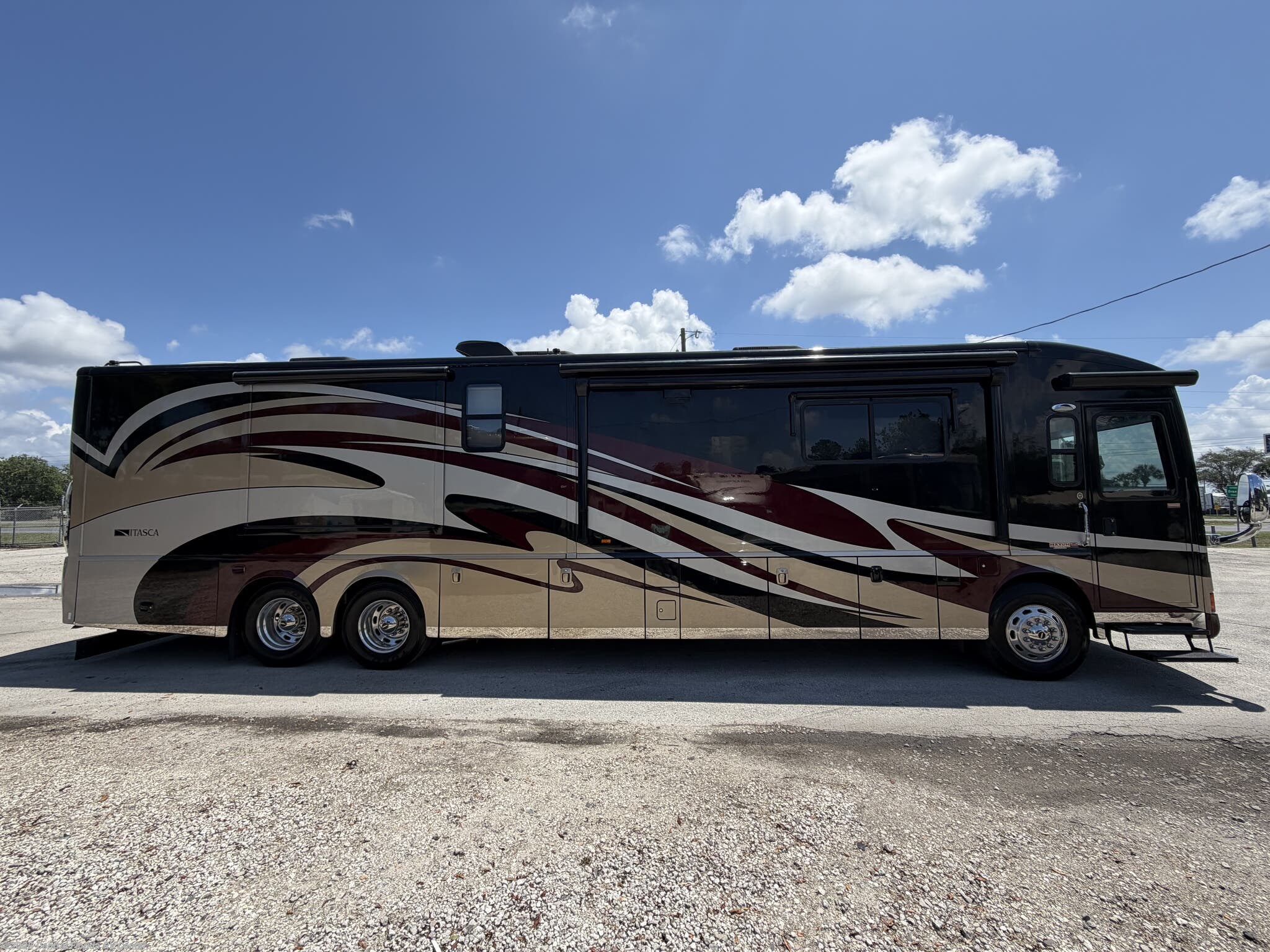 2012 Itasca Ellipse 42QD - Used Class A For Sale by Central Florida RV Center in Apopka, Florida features Leveling Jacks, Toilet, Medicine Cabinet, Roof Vents, Shower
