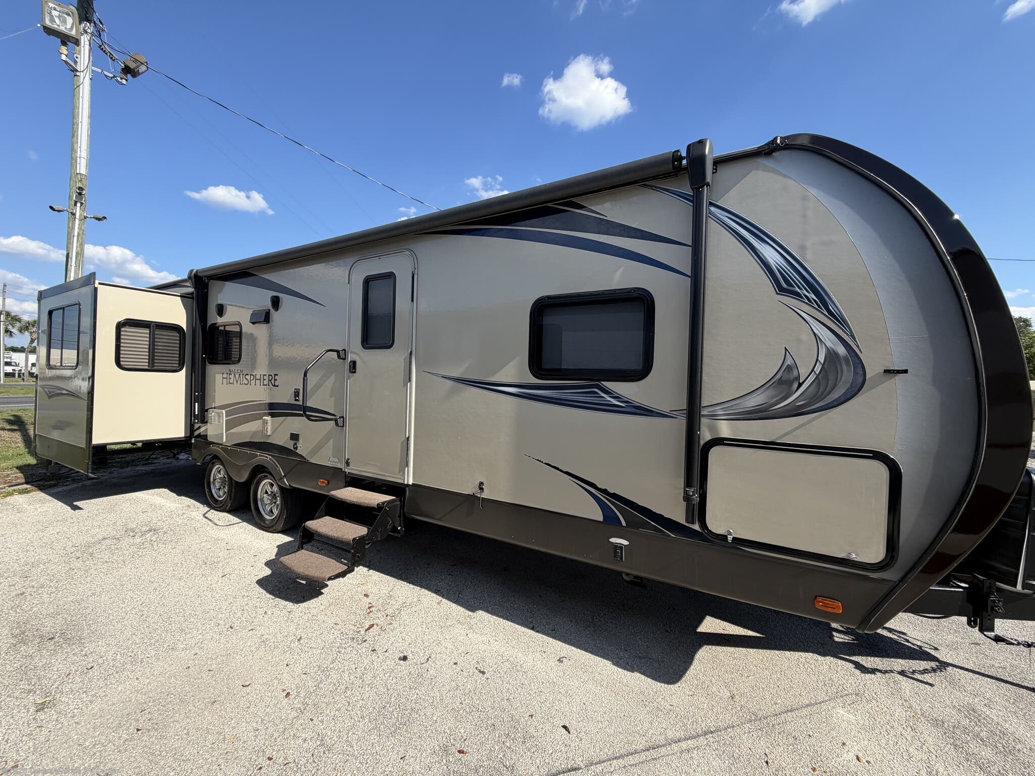 2015 Forest River Salem Hemisphere Lite 299RE - Used Travel Trailer for sale by Central Florida RV Center in Apopka, Florida