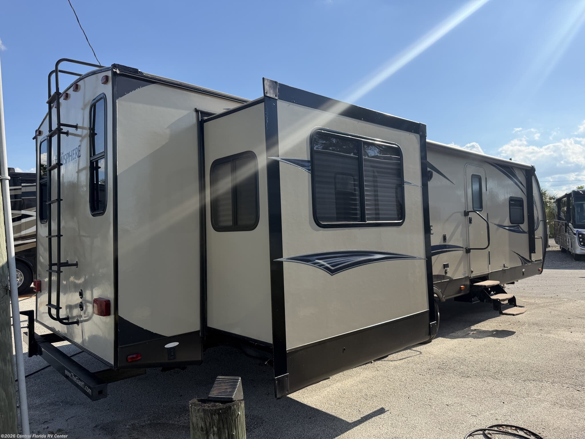 2015 Salem Hemisphere Lite 299RE by Forest River from Central Florida RV Center in Apopka, Florida
