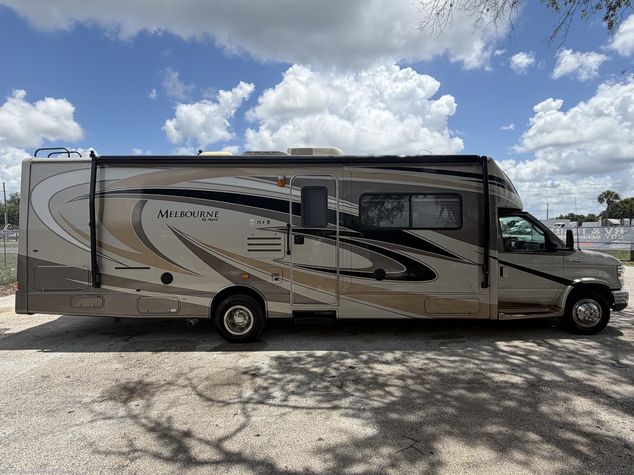 2010 Jayco Melbourne 29D - Used Class C For Sale by Central Florida RV Center in Apopka, Florida features Toilet, Slideout, Roof Vents, Generator, Stove Top Burner