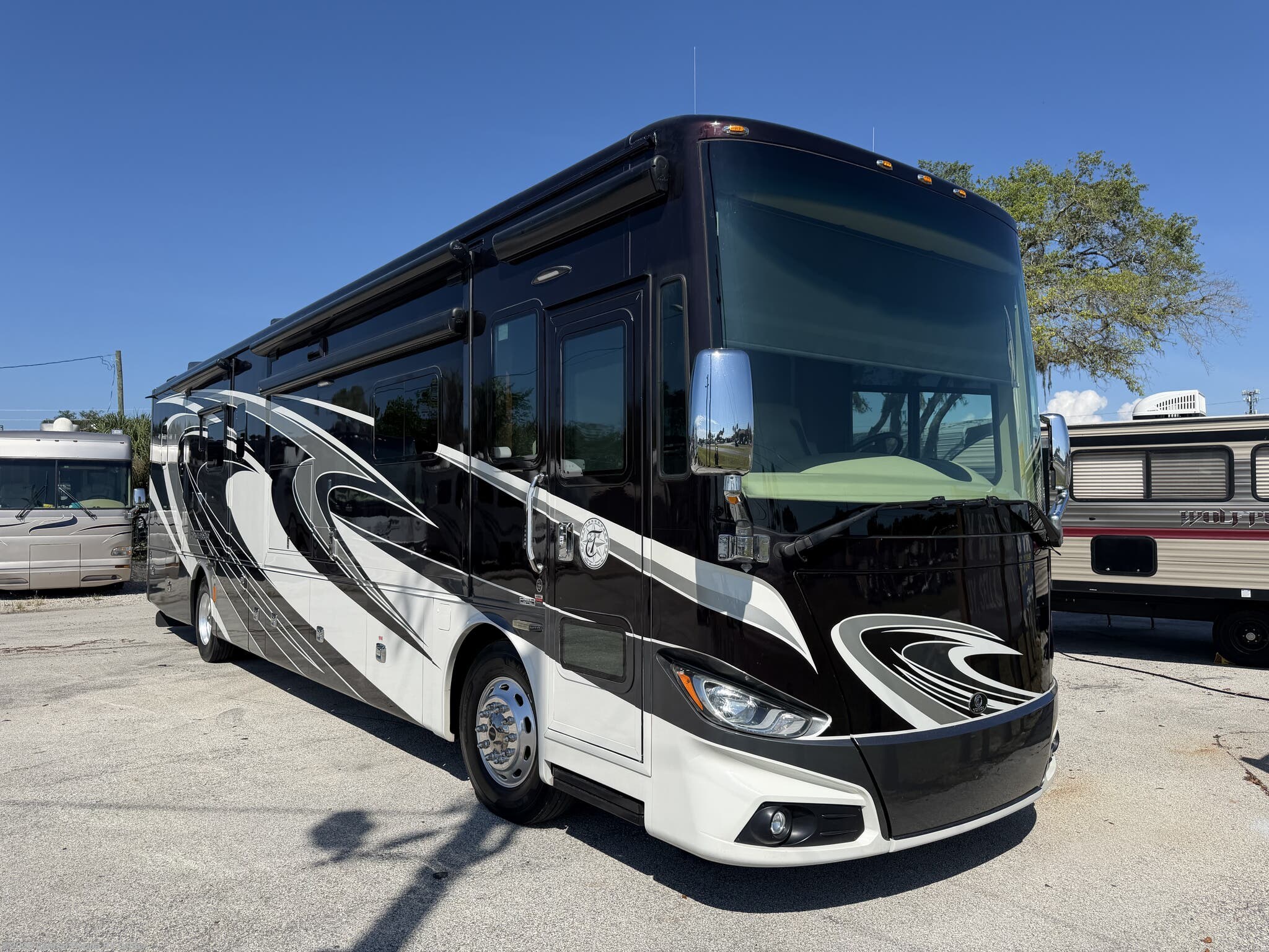 2016 Tiffin Phaeton 40 QBH