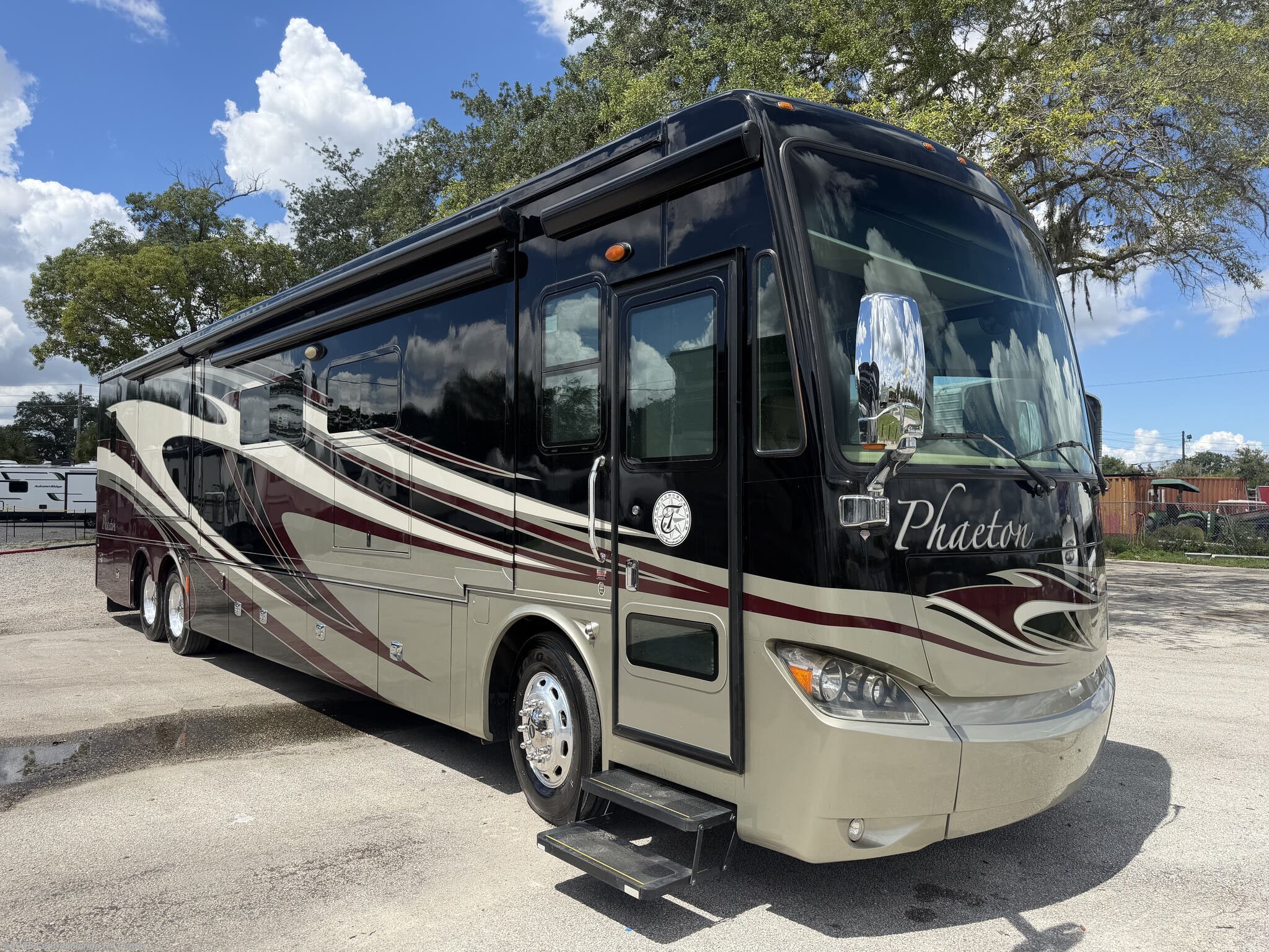 2014 Tiffin Phaeton 42LH