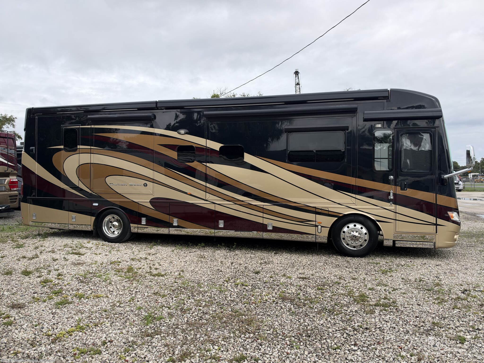 2018 Newmar Dutch Star 3736 - Used Class A For Sale by Central Florida RV Center in Apopka, Florida features Free Standing Dinette w/Chairs, Kitchen Sink, Roof Vents, Stereo System, Blu-Ray Player