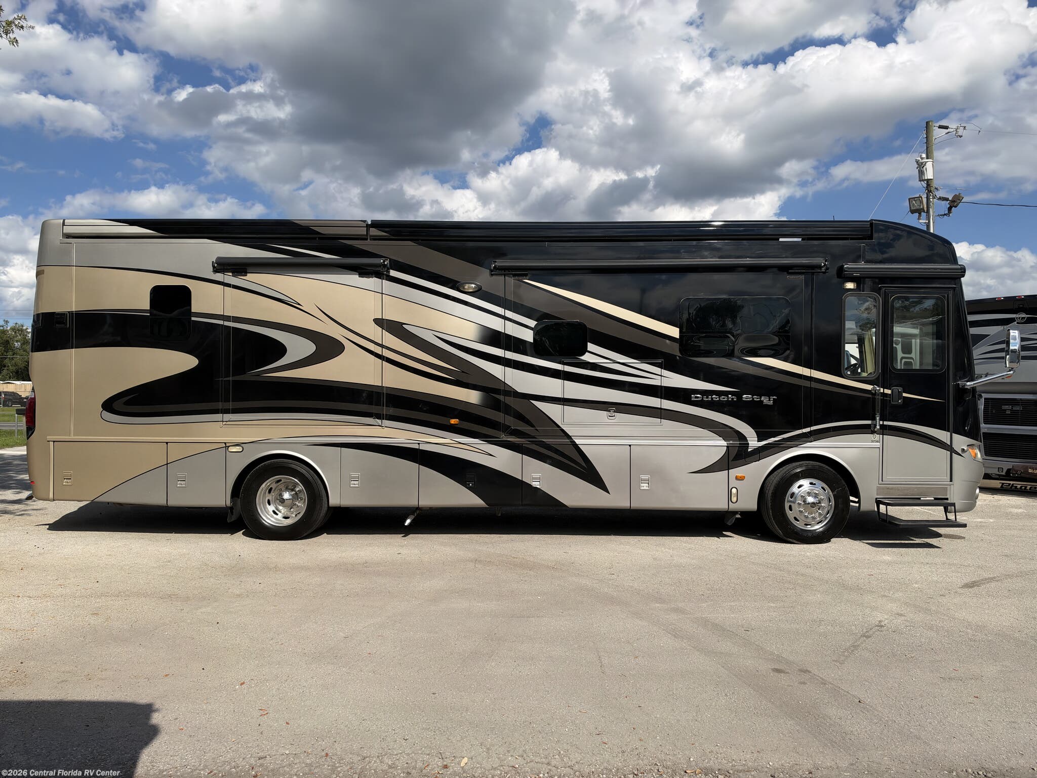 2015 Newmar Dutch Star 3736 - Used Class A For Sale by Central Florida RV Center in Apopka, Florida features Wardrobe(s), Thermal Pane Windows, Slideout, CD Player, Skylight