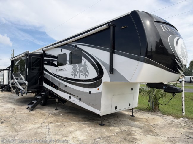 2019 CrossRoads Redwood RW-3901WB
