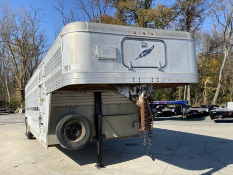 USED 1993 FEATHERLITE 8 FT X 26 FT LIVESTOCK TRAILER FOR SALE, DOUBLE DECK RAIL, 2 CUT GATES, REAR ROLLUP DOOR, REAR SWING DOOR, NEW ELECTRIC BRAKES, NEW TIRES, SPARE TIRE, AIR SPACES ON SIDES WITH ALUMINUM COVERS, NEW JACK, REAR TRAILER FRAME REPAIRED AND GUSSETED
